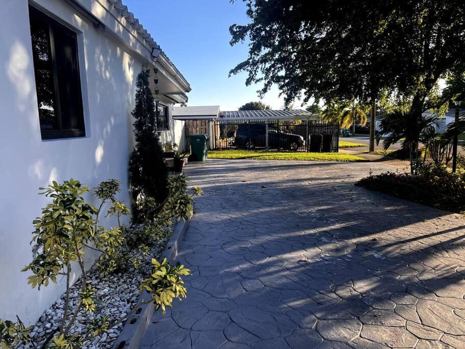 Luxurious Westchester Home Near Miami Clinics