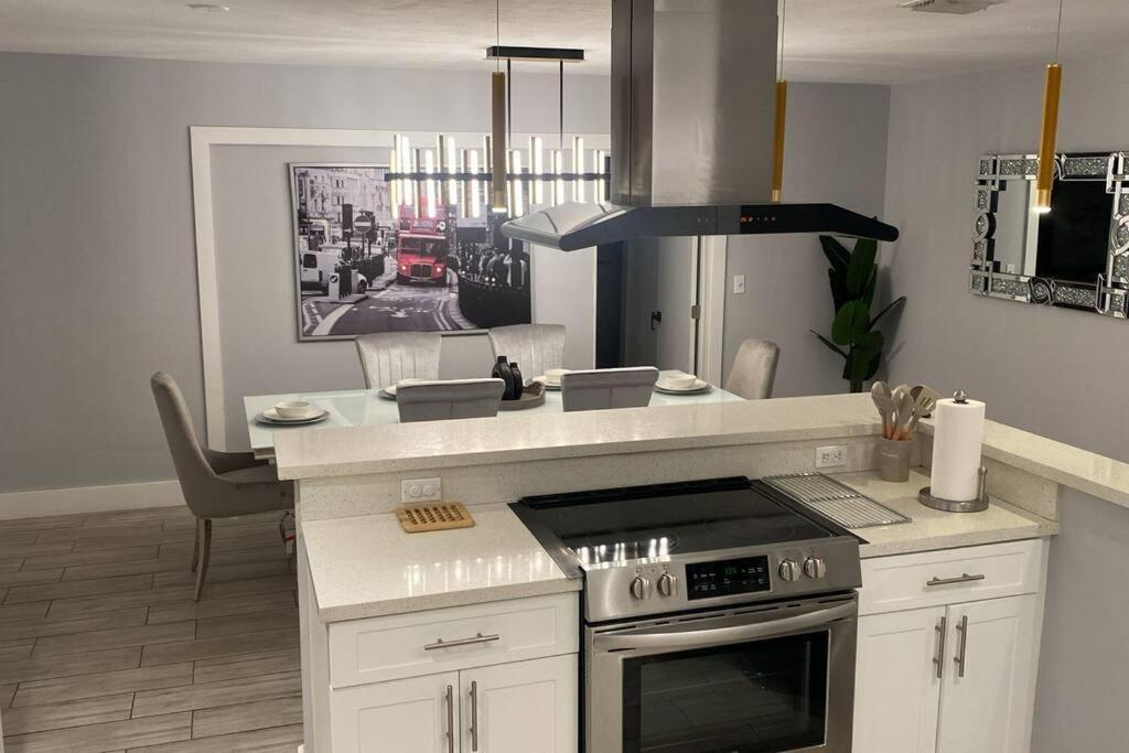 Luxurious Westchester Home Near Miami Clinics