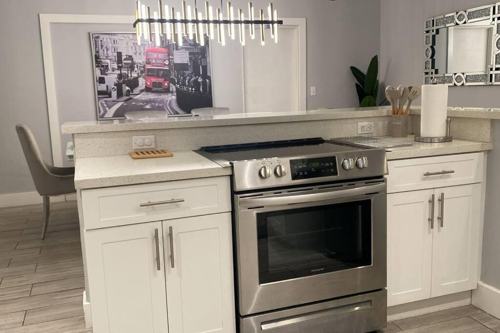 Luxurious Westchester Home Near Miami Clinics