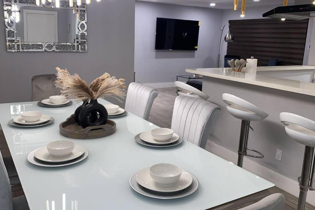 Luxurious Westchester Home Near Miami Clinics