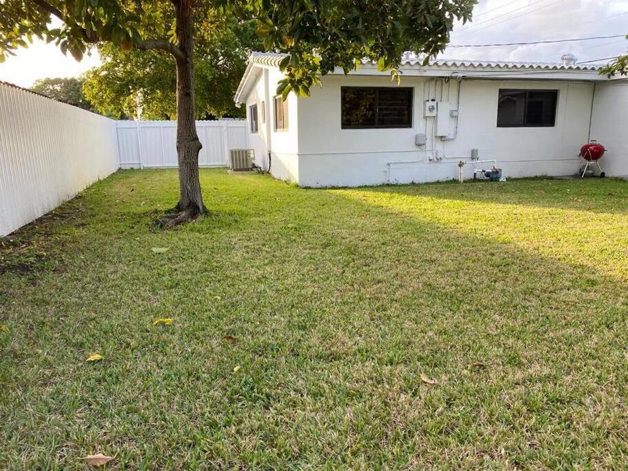 Luxurious Westchester Home Near Miami Clinics