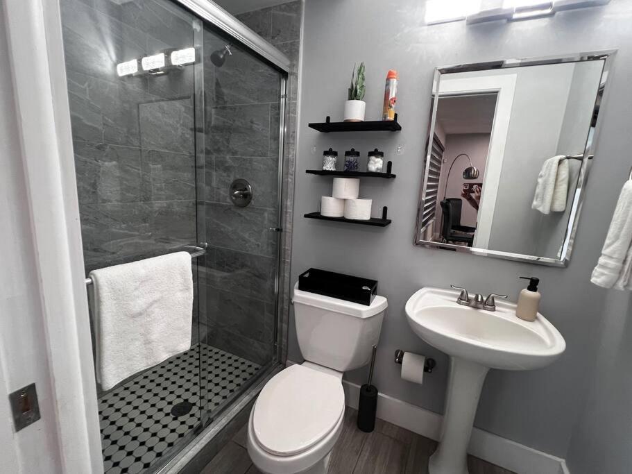 Luxurious Westchester Home Near Miami Clinics
