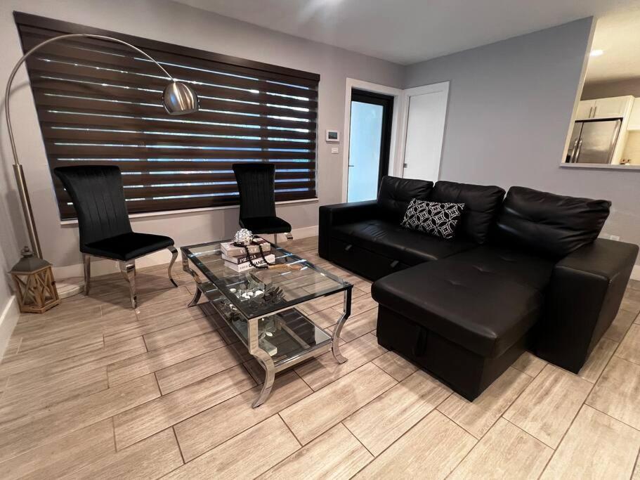Luxurious Westchester Home Near Miami Clinics