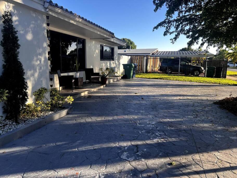 Luxurious Westchester Home Near Miami Clinics