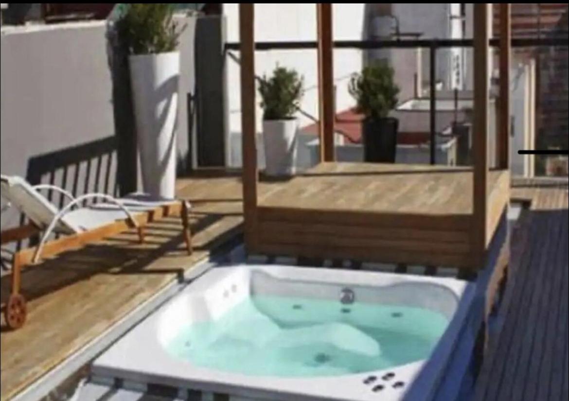 Moderno apart con piscina, spa y jacuzzi en Recoleta