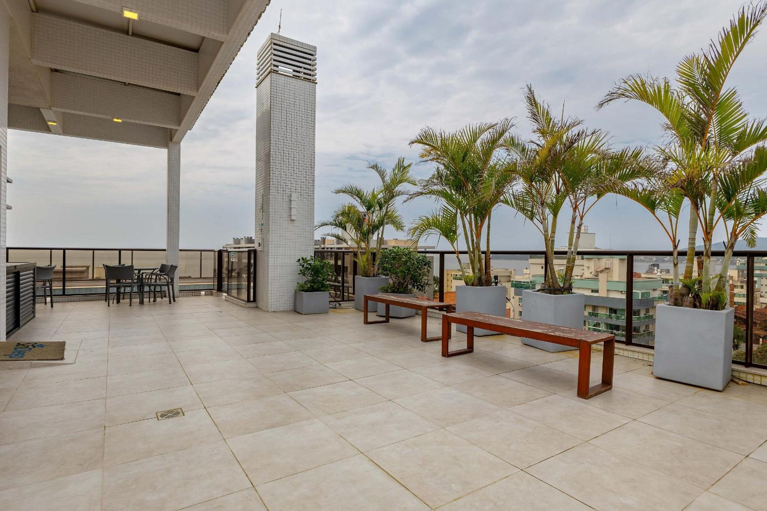 Apartamento Finamente Mobiliado com Área de Lazer e Vista Mar