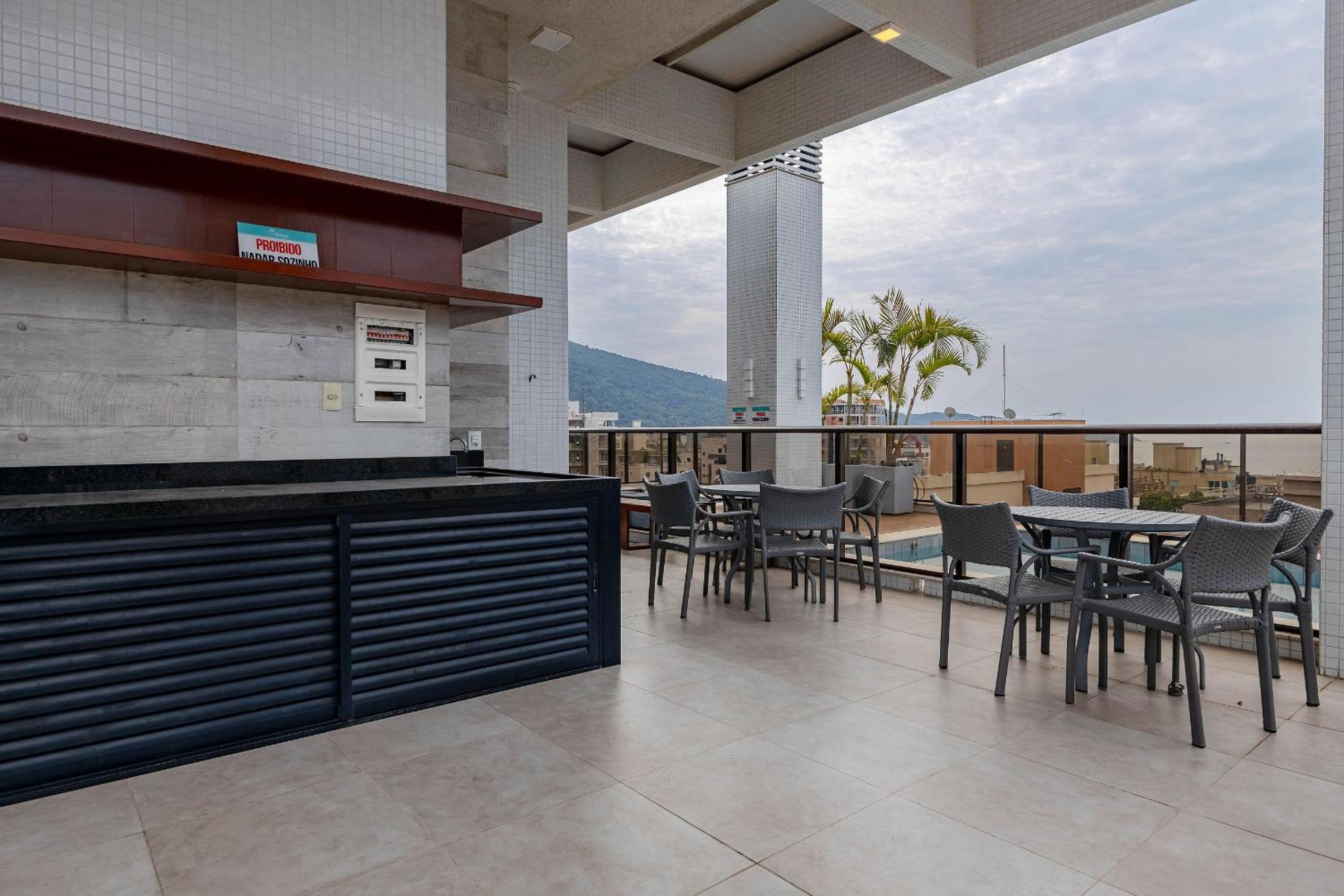 Apartamento Finamente Mobiliado com Área de Lazer e Vista Mar