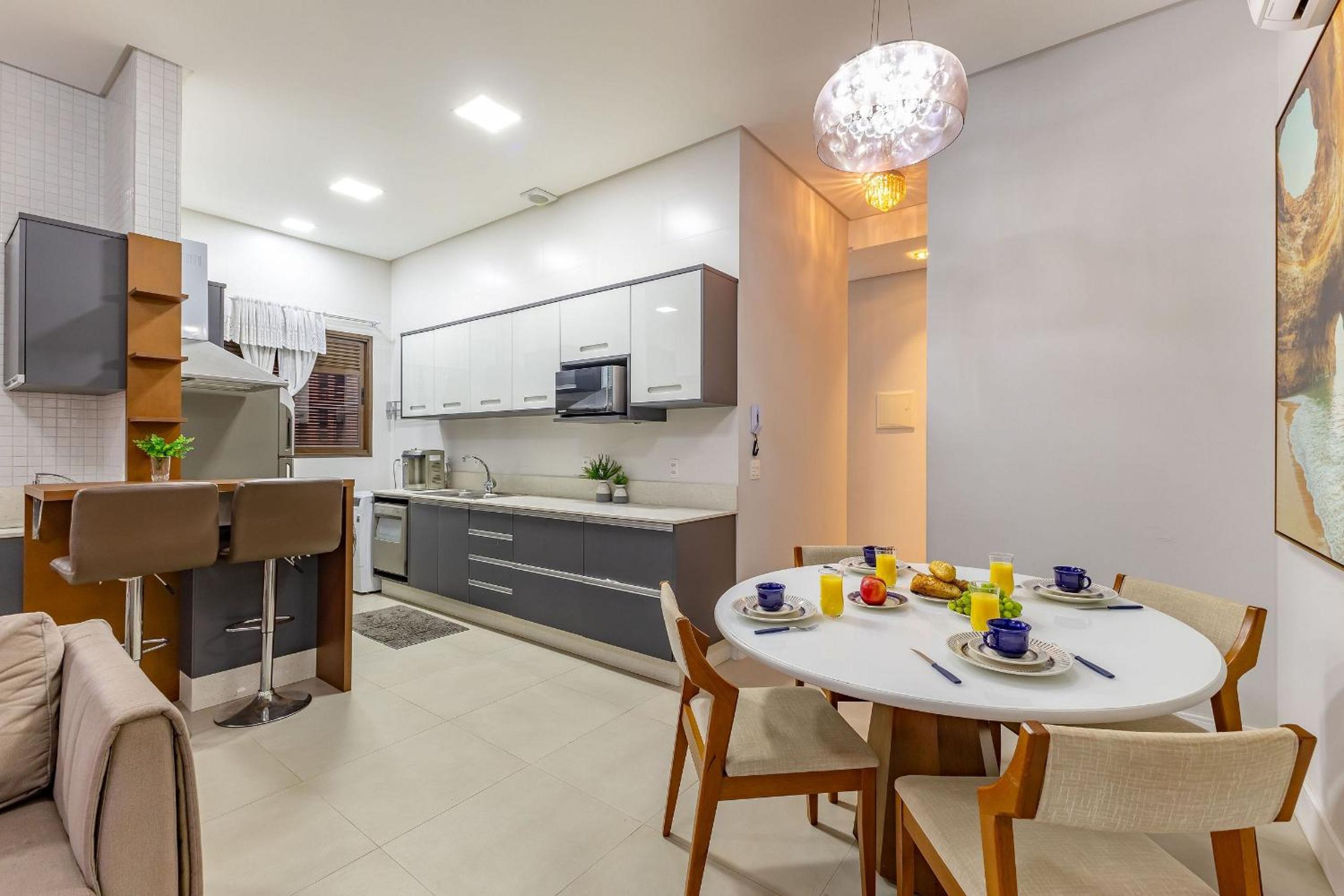 Apartamento Finamente Mobiliado com Área de Lazer e Vista Mar