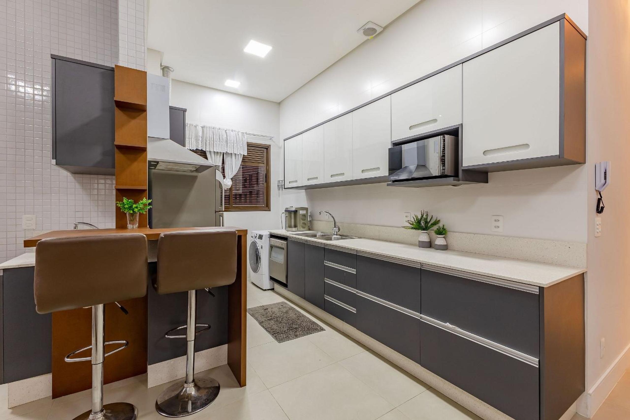 Apartamento Finamente Mobiliado com Área de Lazer e Vista Mar