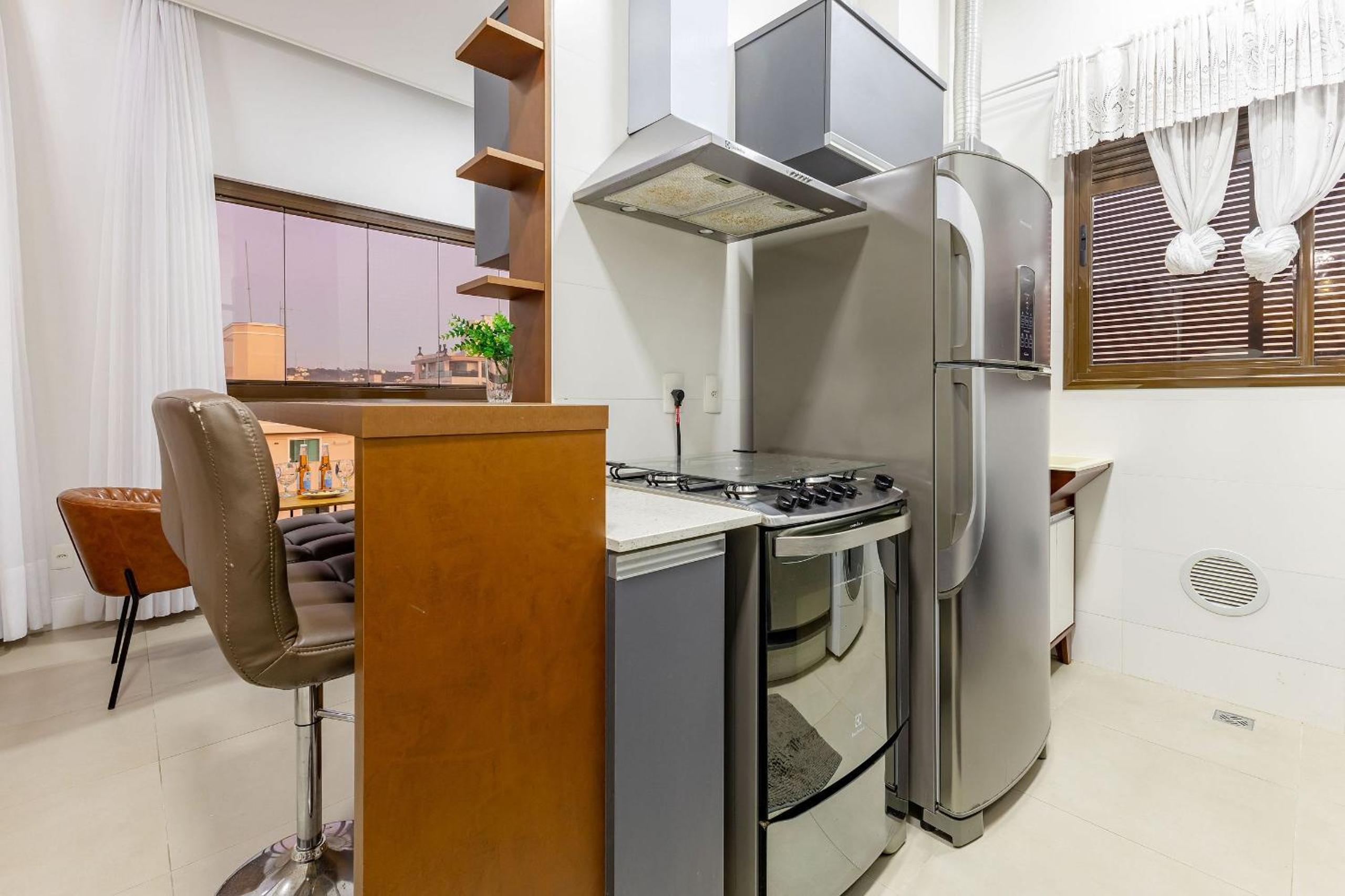 Apartamento Finamente Mobiliado com Área de Lazer e Vista Mar