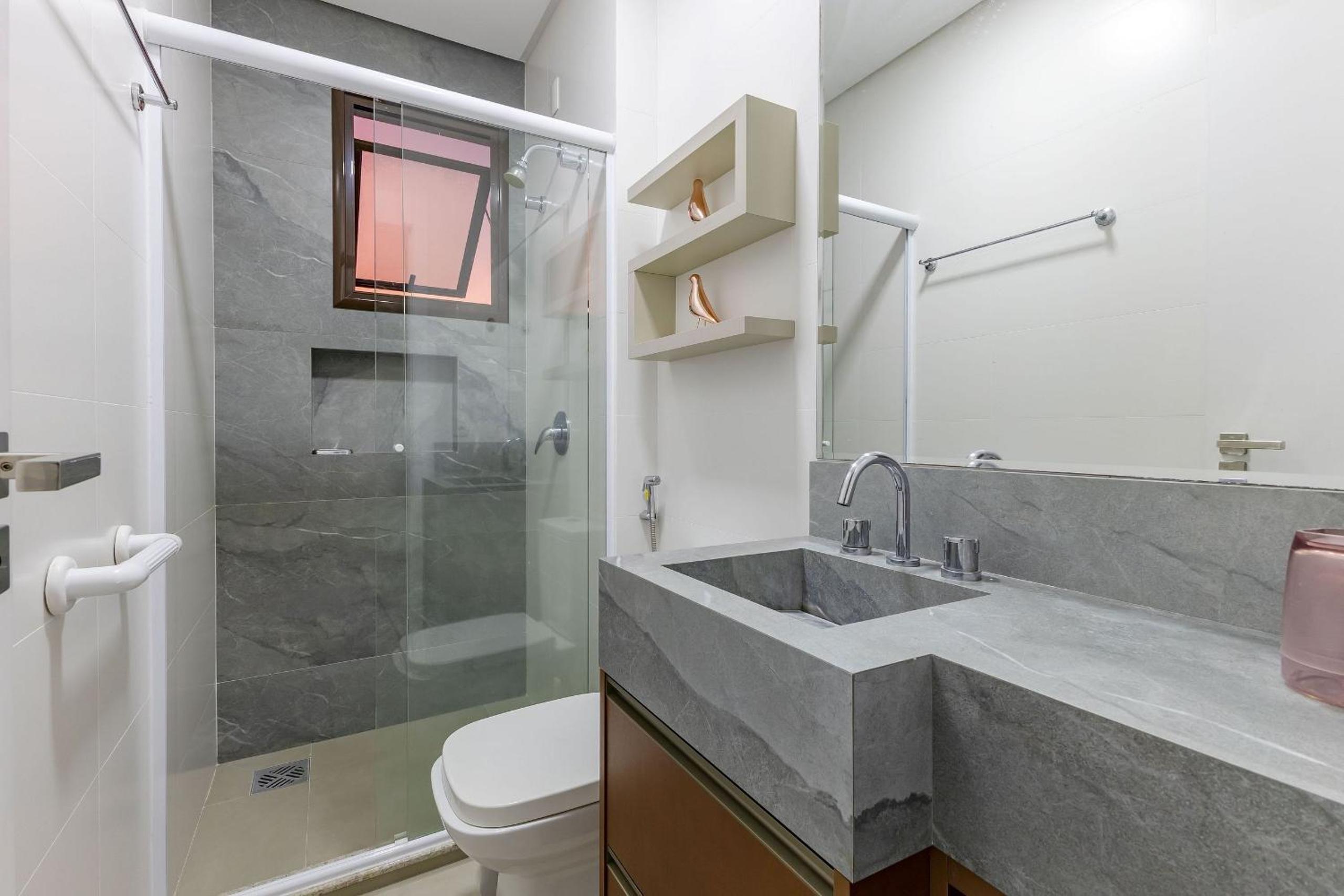 Apartamento Finamente Mobiliado com Área de Lazer e Vista Mar