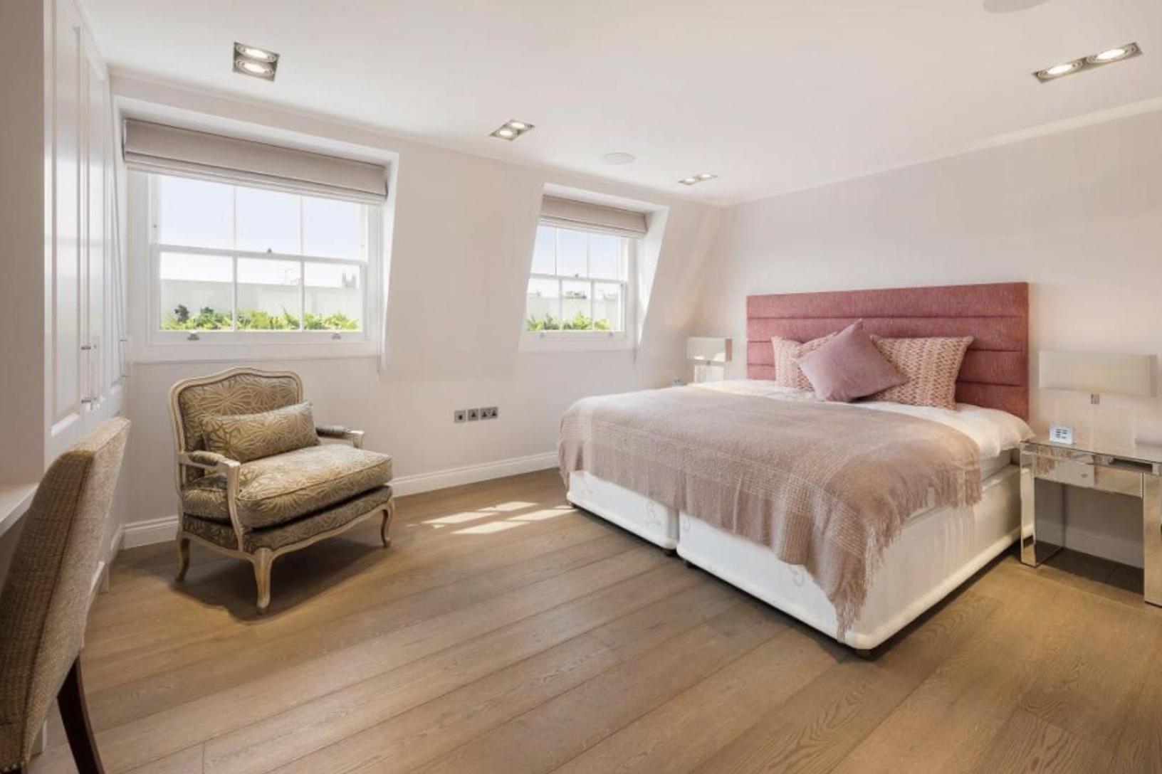 Luxury 4 Bedrooms 5 Baths 2 Receptions Family House with Garden Chelsea