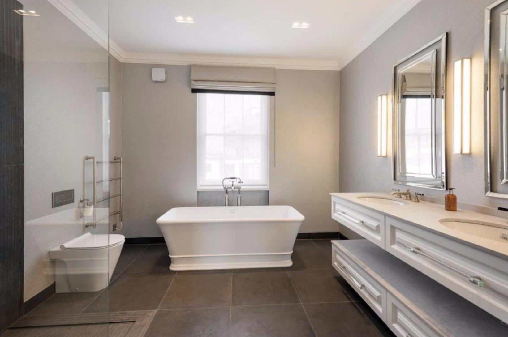 Luxury 4 Bedrooms 5 Baths 2 Receptions Family House with Garden Chelsea