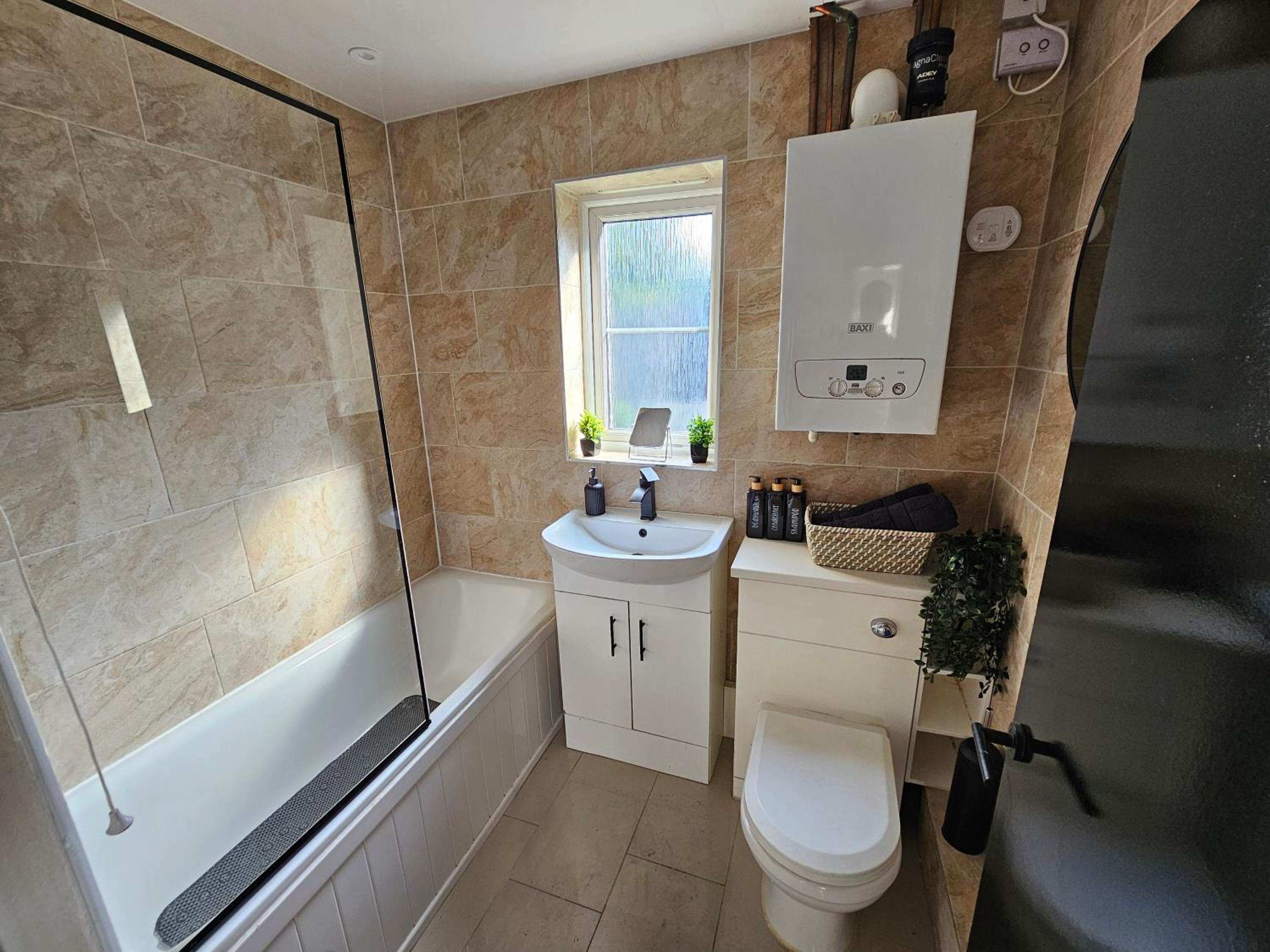 3 bed house in Gloucester near to city centre