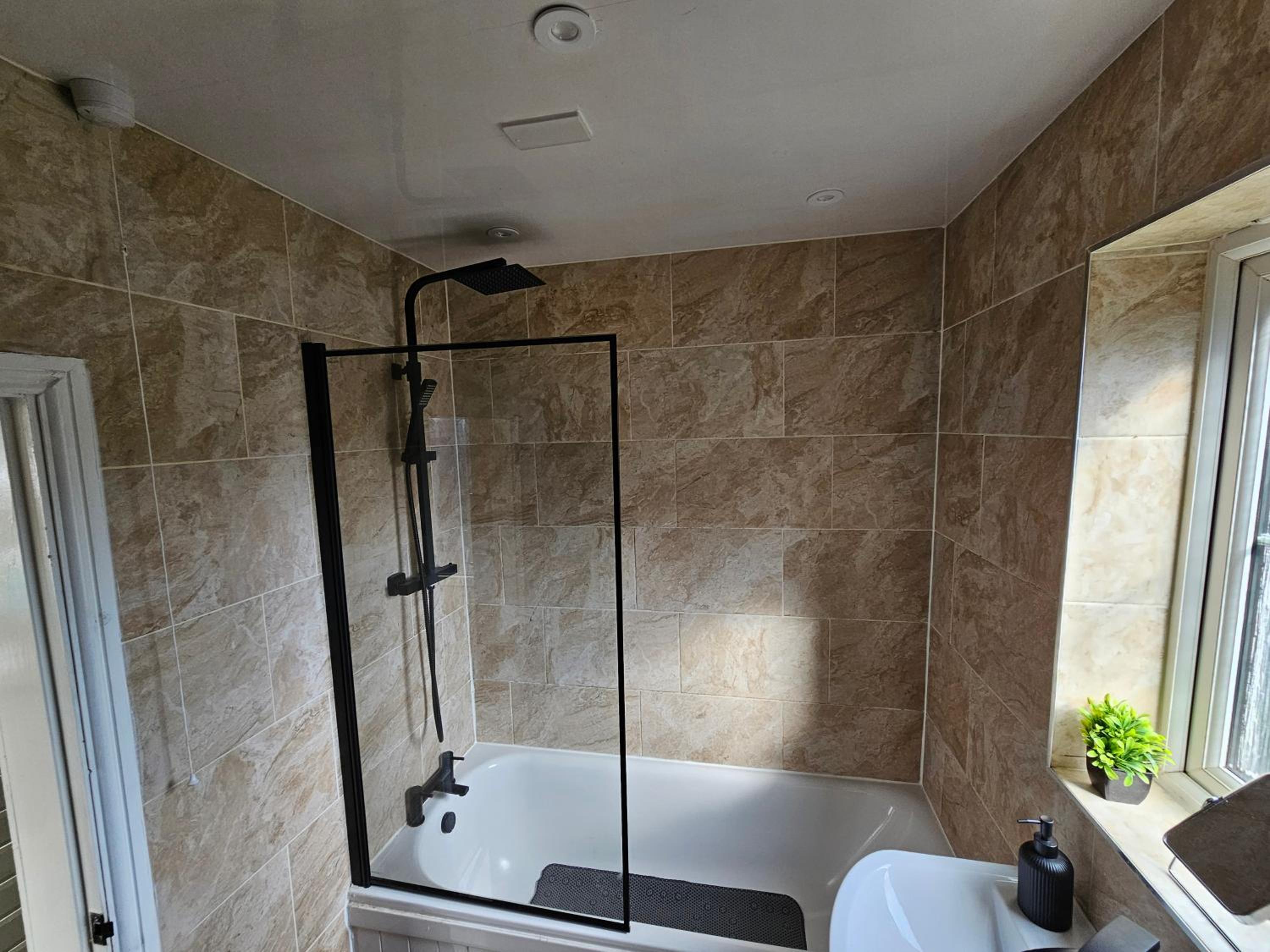 3 bed house in Gloucester near to city centre