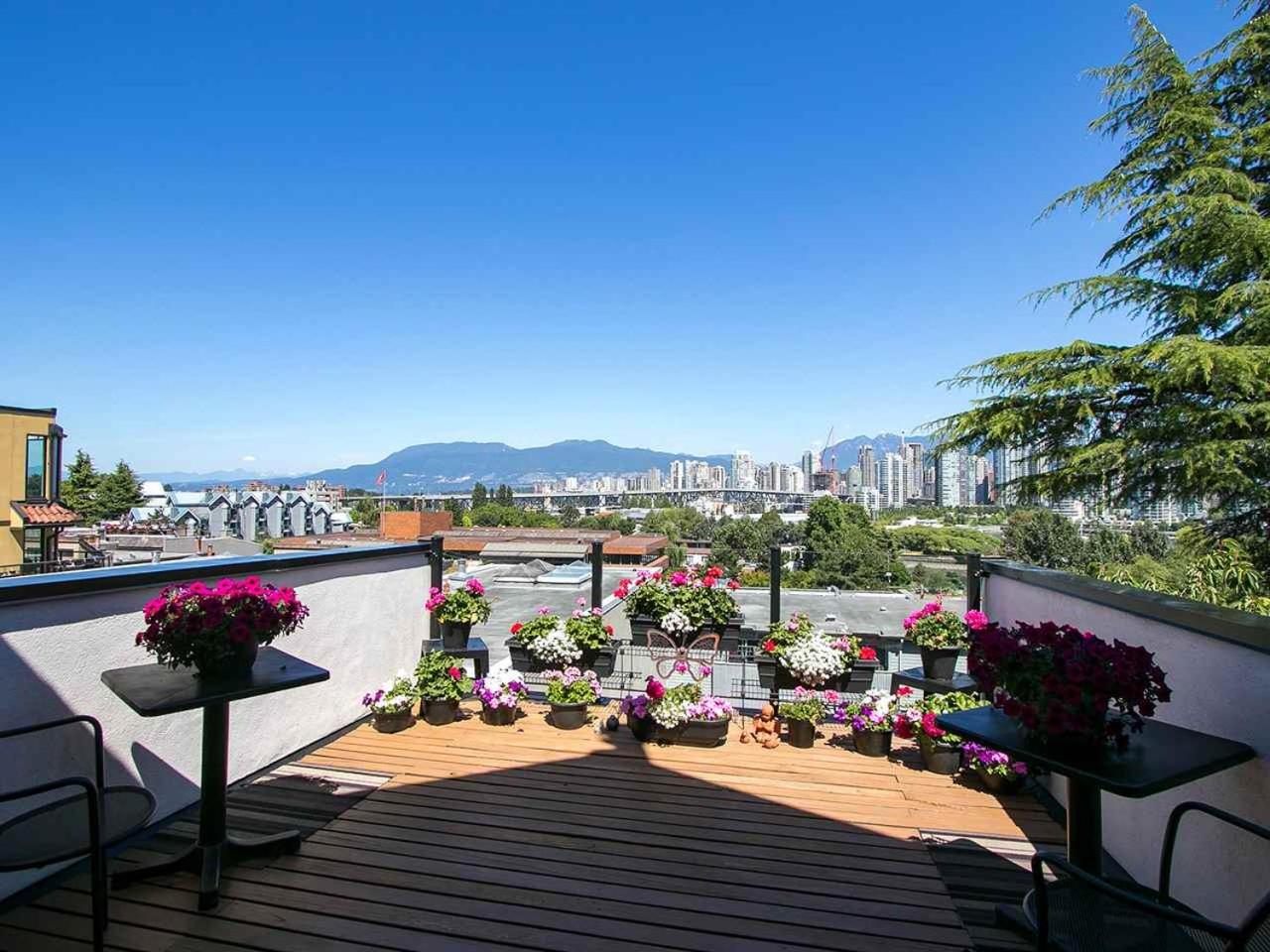 Stunning Skyline Views from a Cozy Apartment