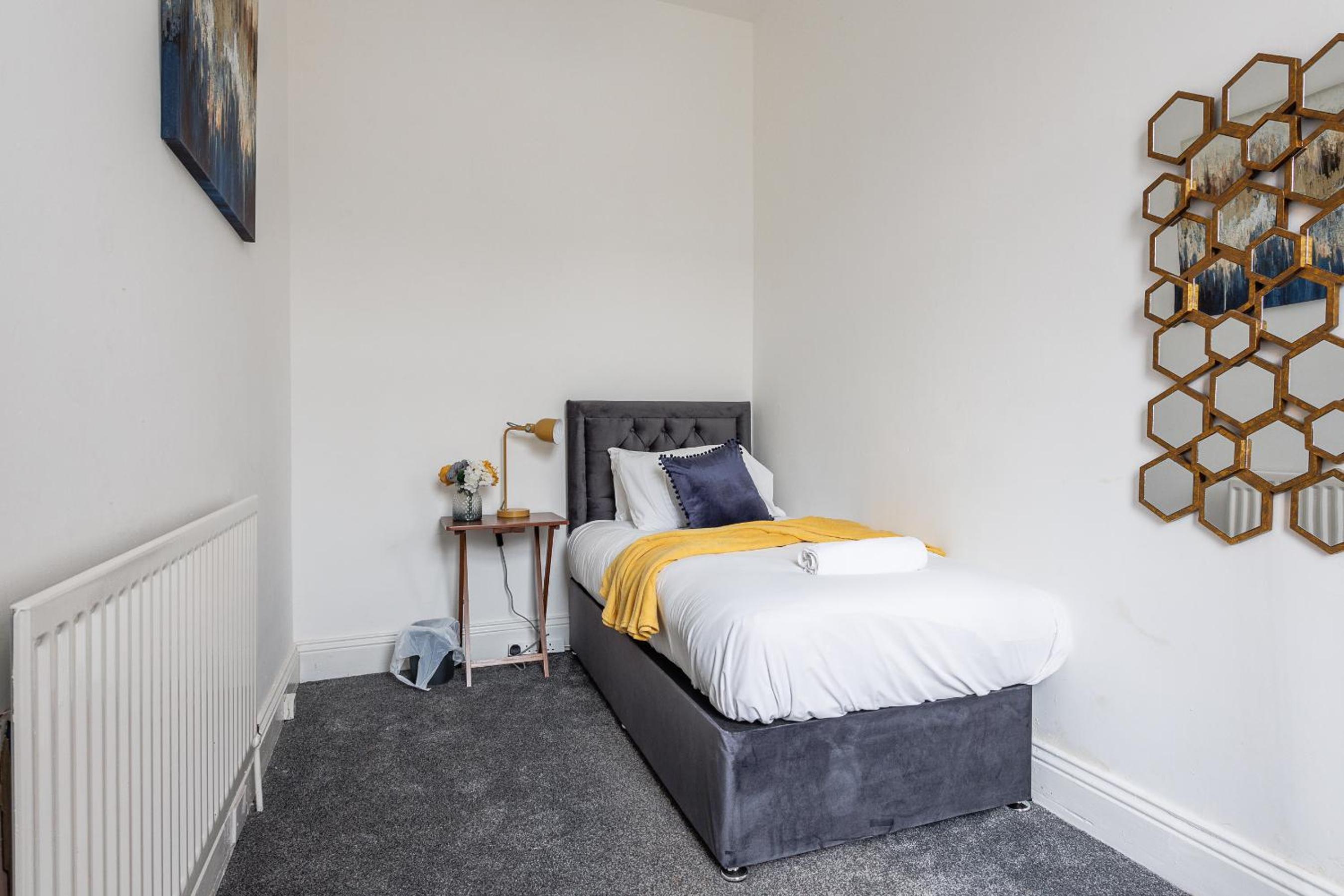 Newly Renovated 3br House Near Hospital & Uni view 2