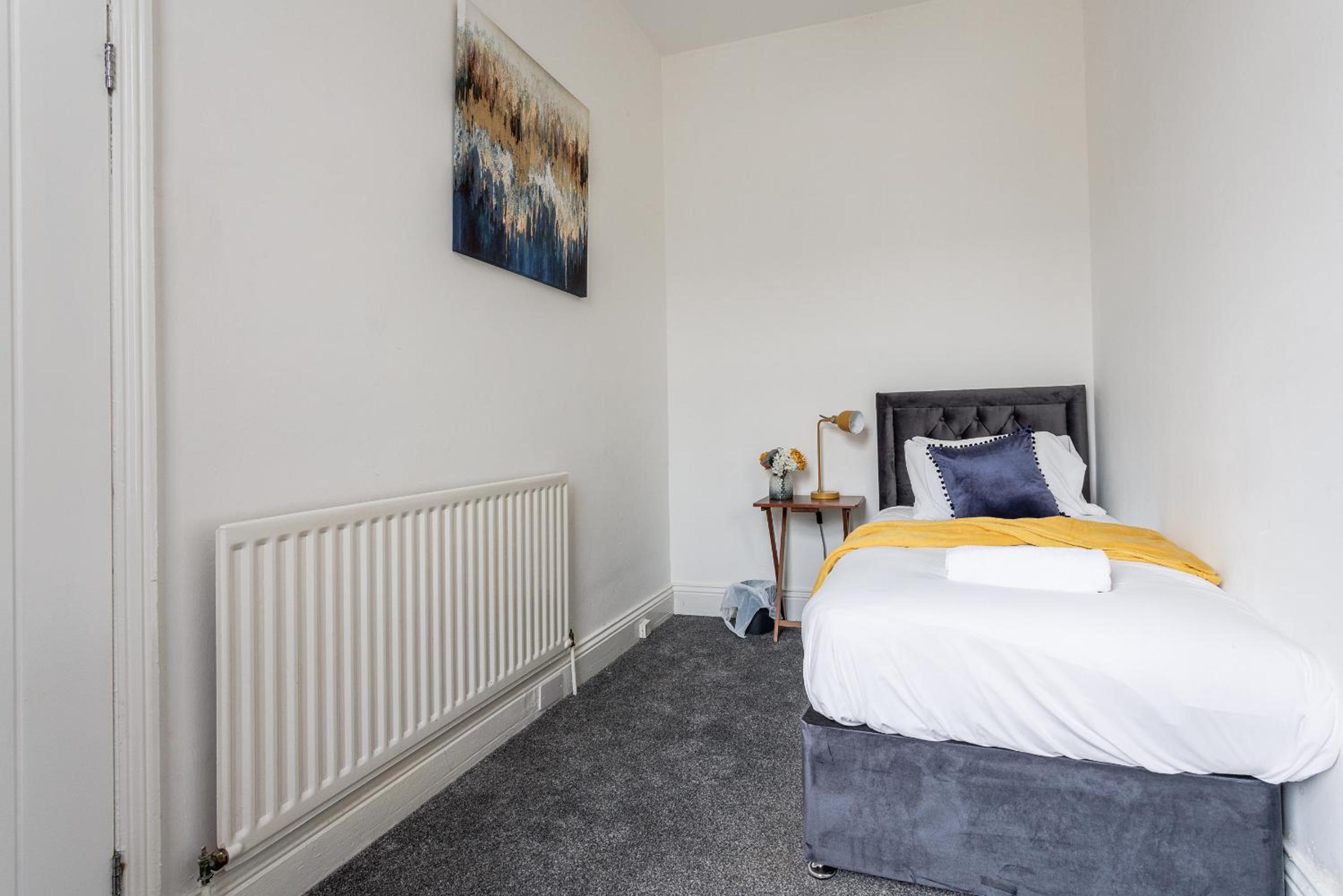 Newly Renovated 3br House Near Hospital & Uni view 3