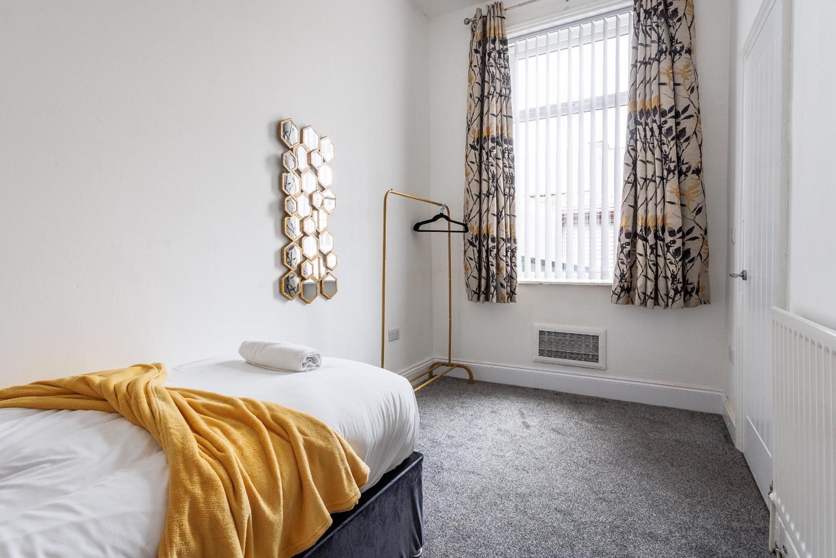 Newly Renovated 3br House Near Hospital & Uni view 5