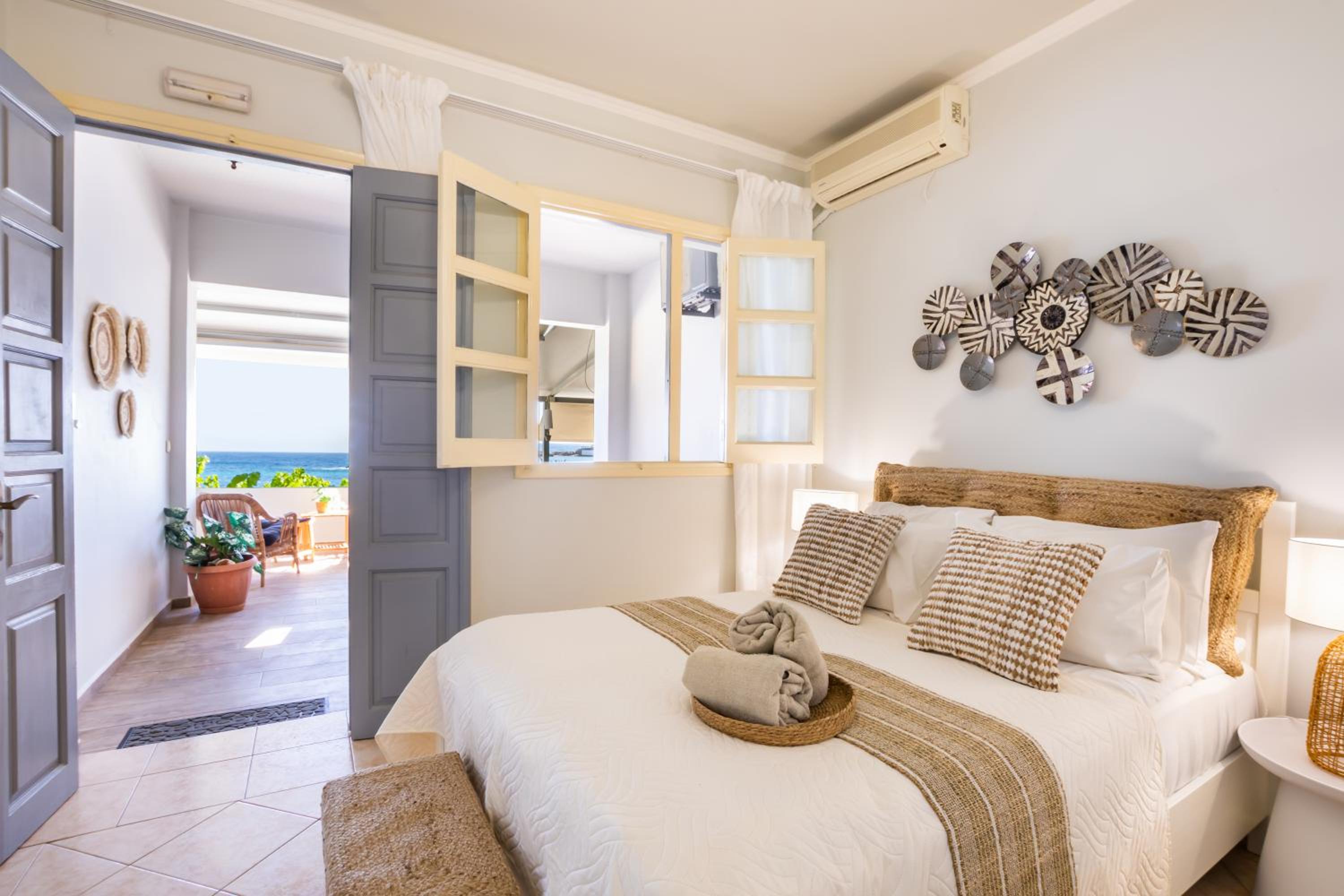 Le Grand Bleu Studios & Apartments view 3