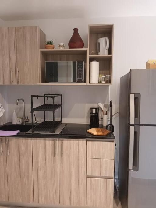 Apartamento Urbano Minimalista zona 10 con parqueo view 5