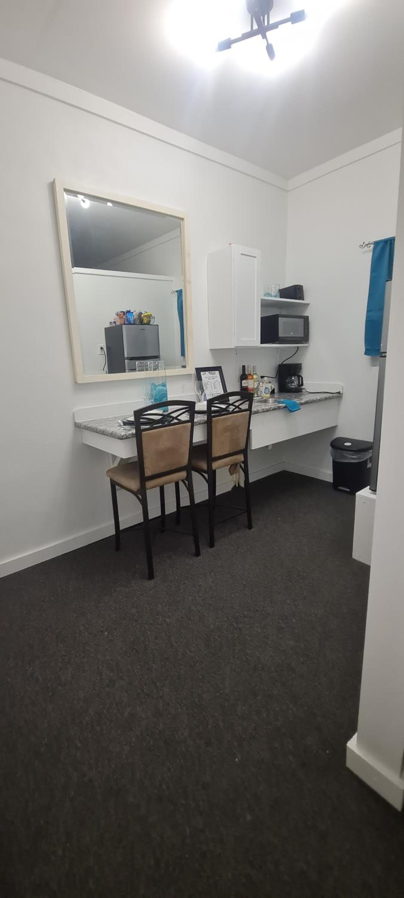 BELL At The Airport Suites Adults Only - Free Airport Transportation