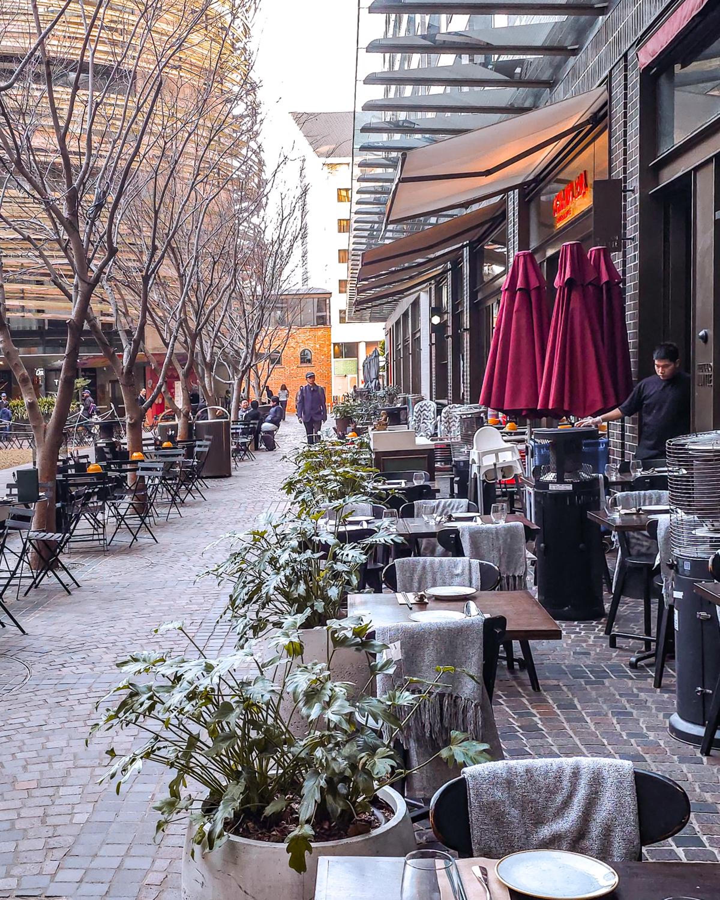 Chic Darling Harbour Oasis in the Heart of Sydney, 2BR 2BA, Resort-Style Amenities