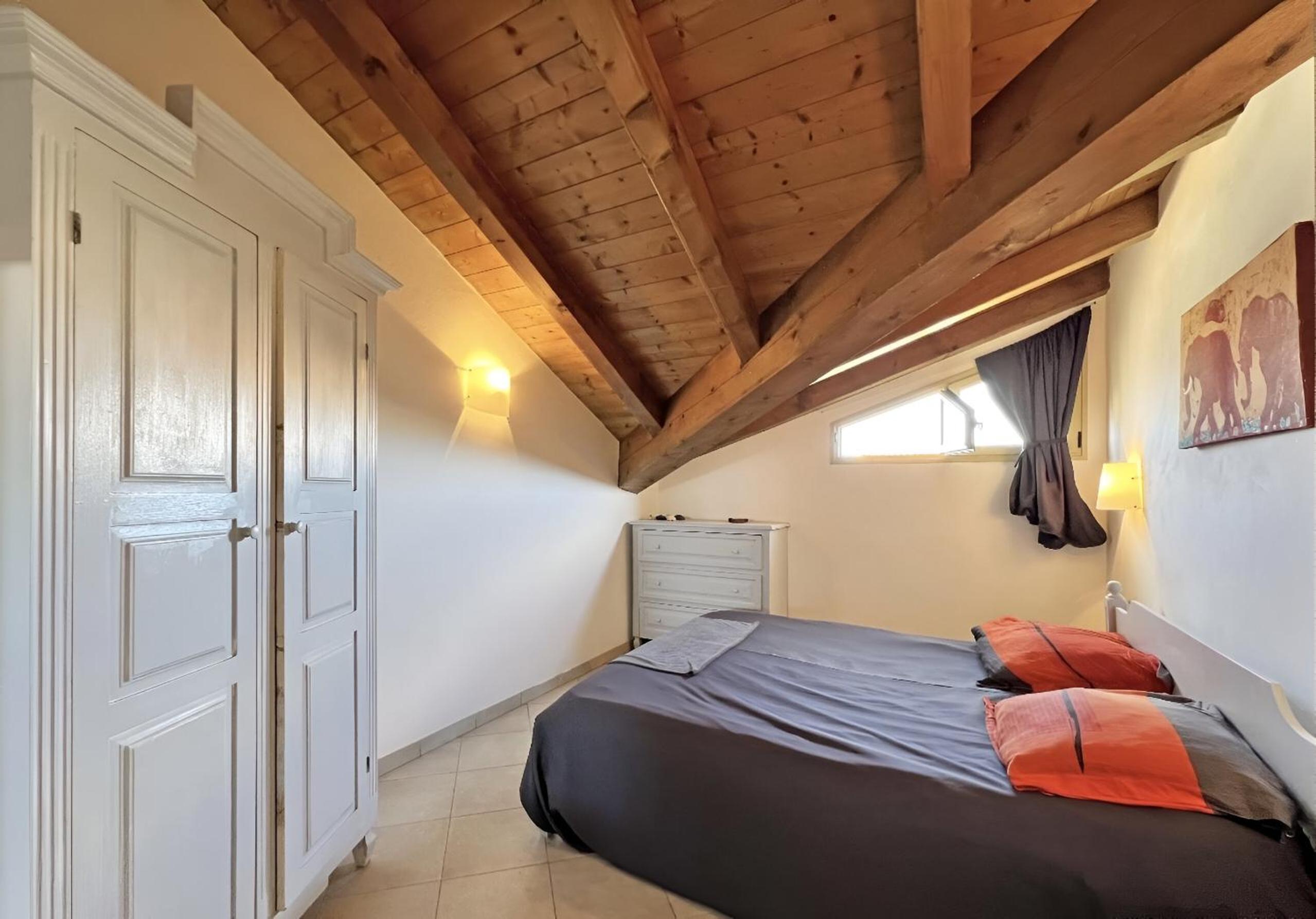 Bright Top Floor with Terrace