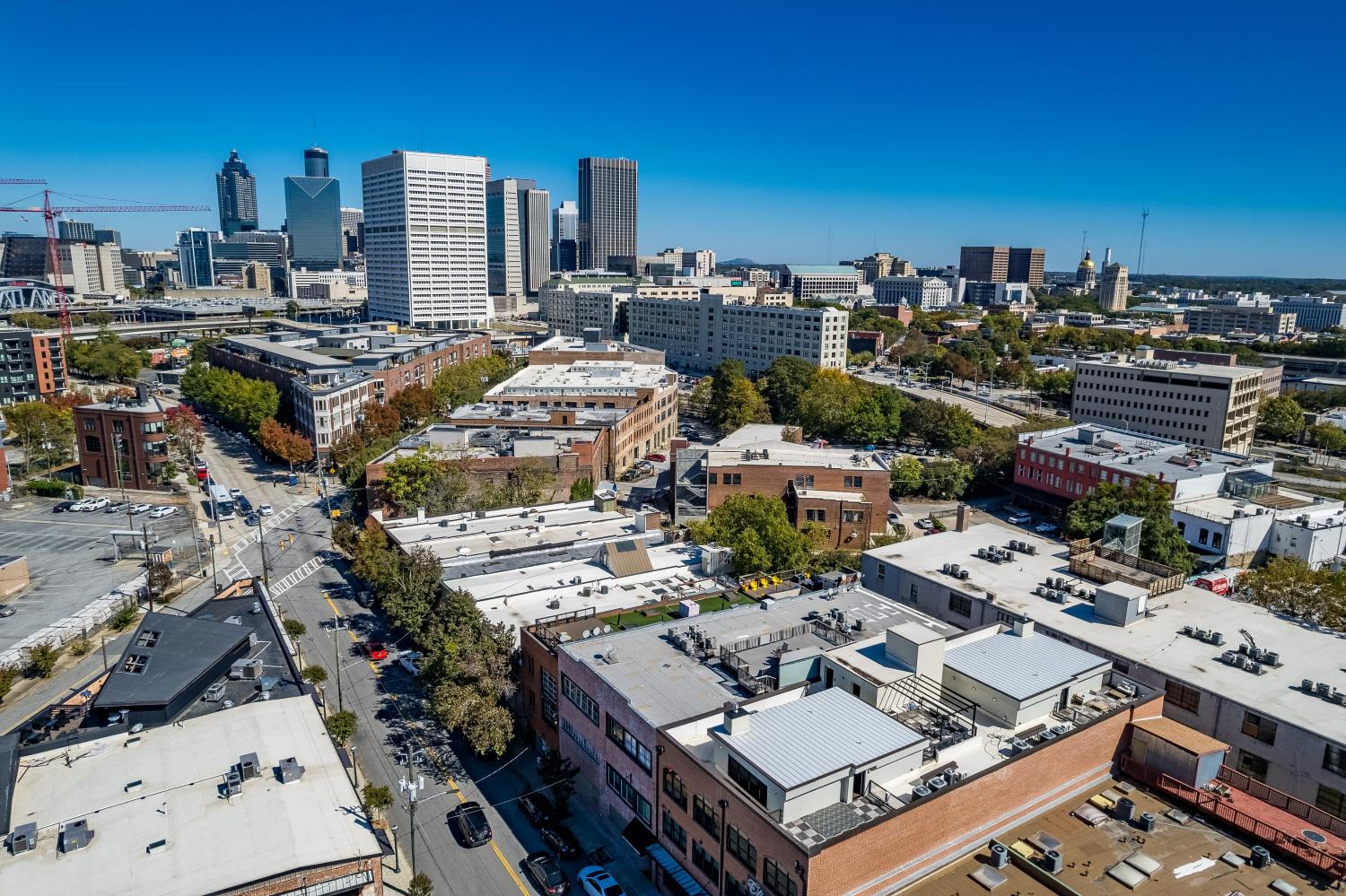 204- City loft w parking & BBQ view 3
