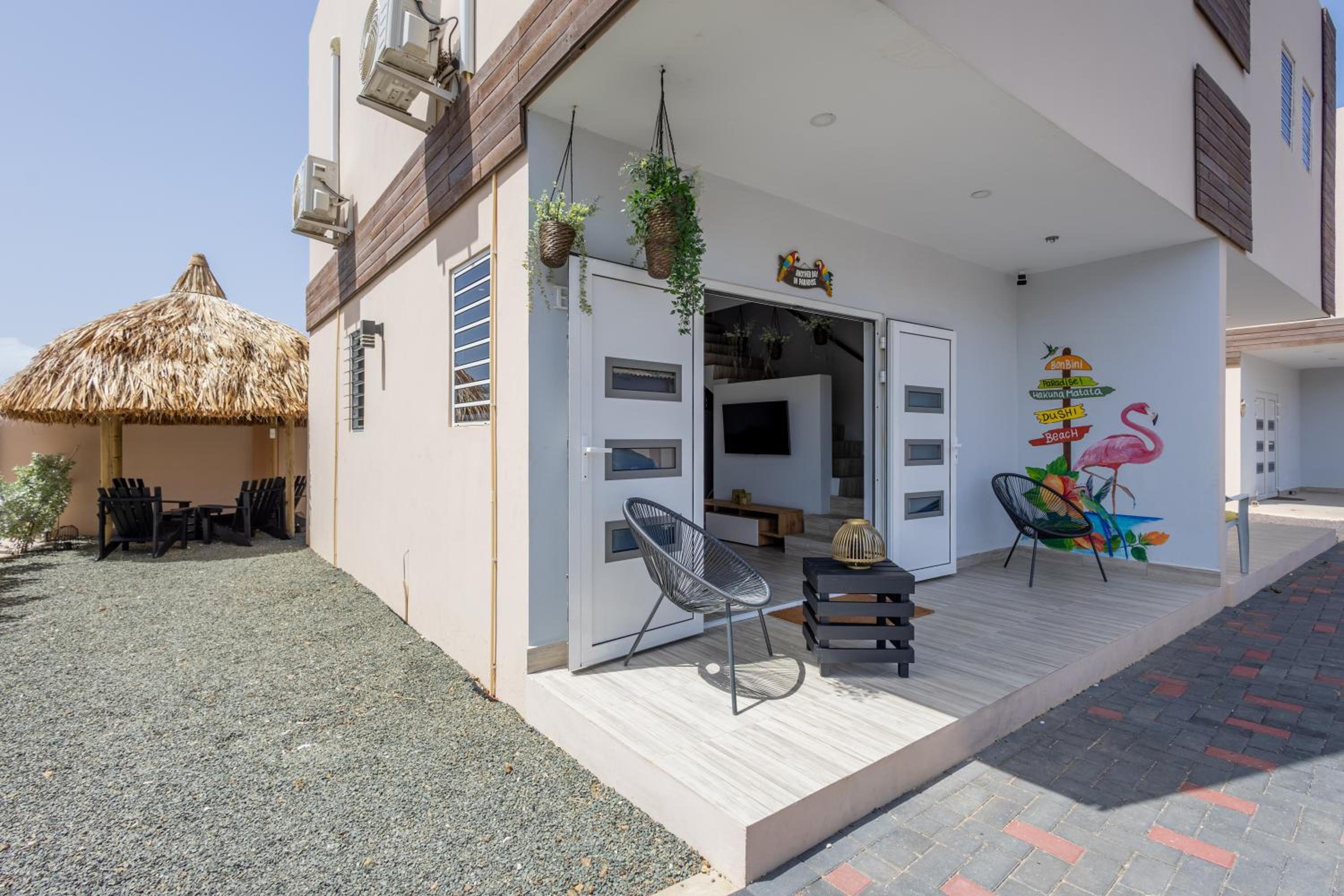Av Curacao - Centrally Located Spacious Apartment