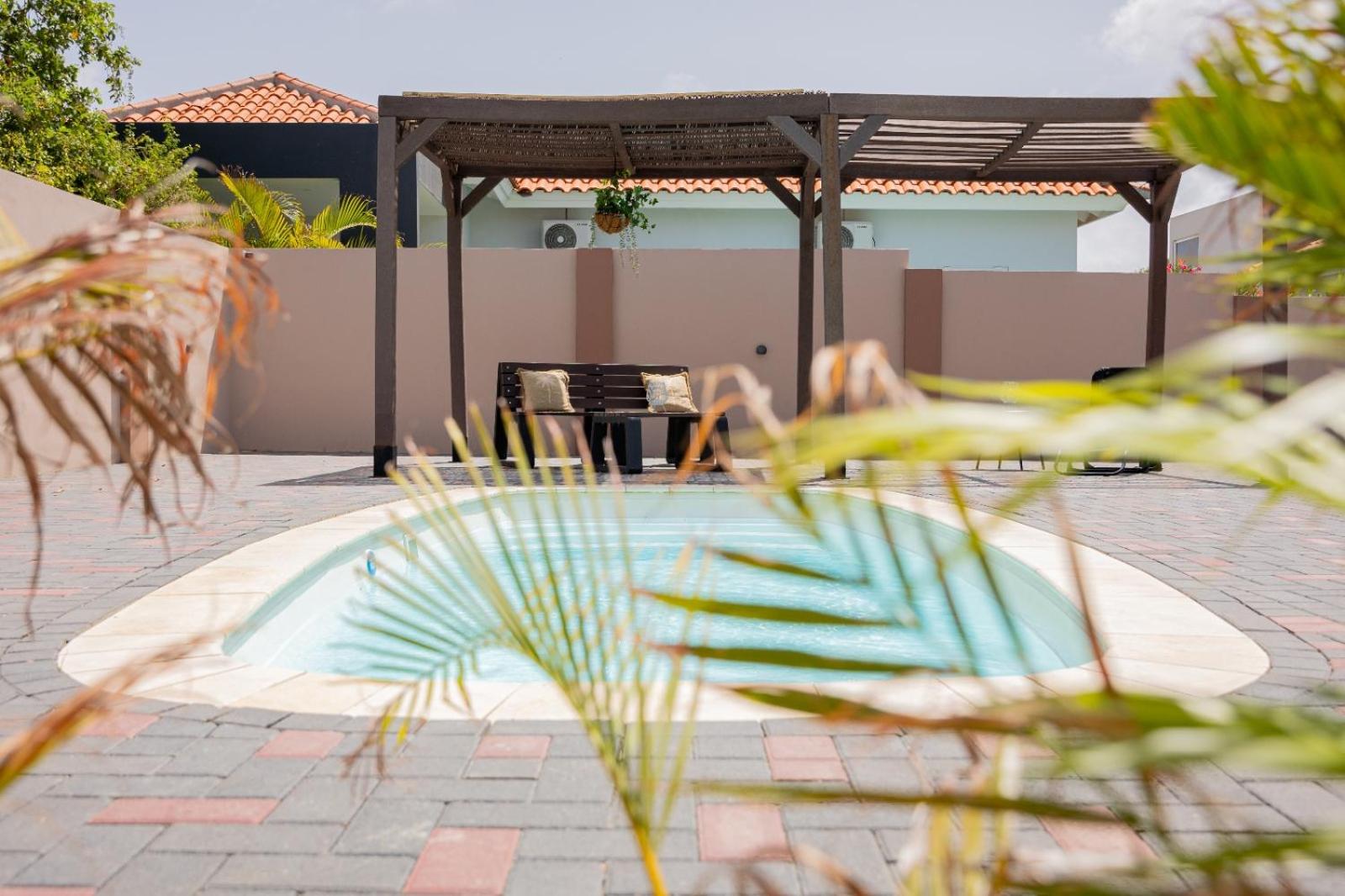 Hotel Av Curacao - Centrally Located Spacious Apartment - Image 1