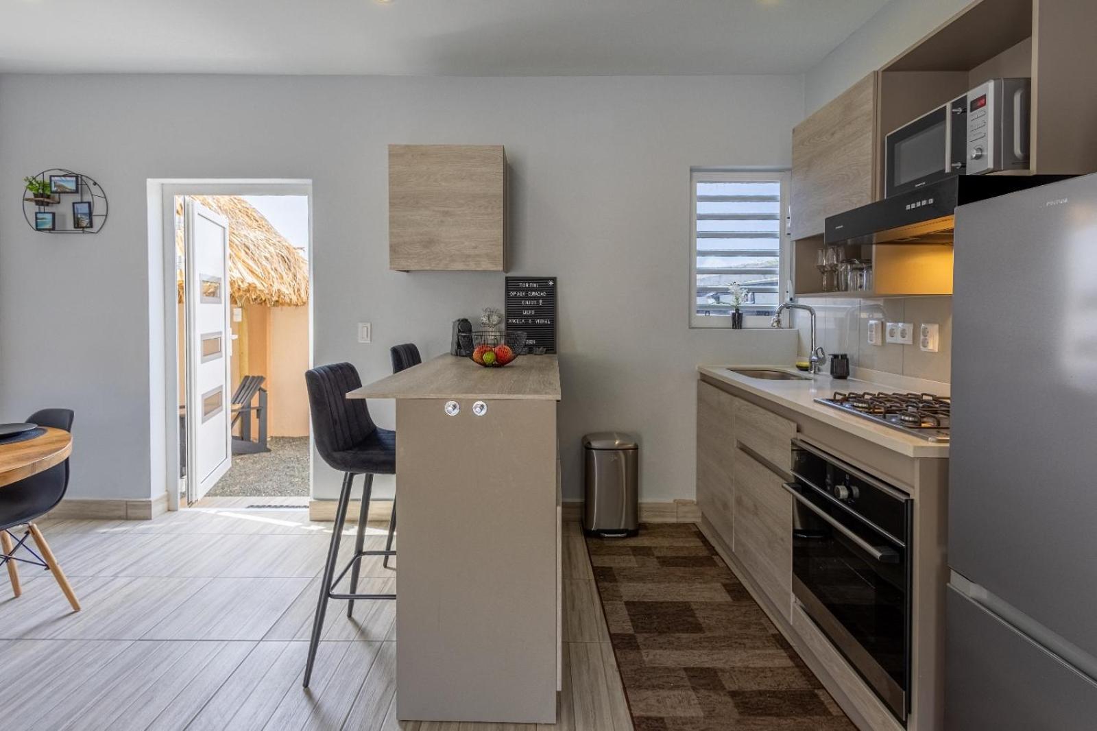 Av Curacao - Centrally Located Spacious Apartment