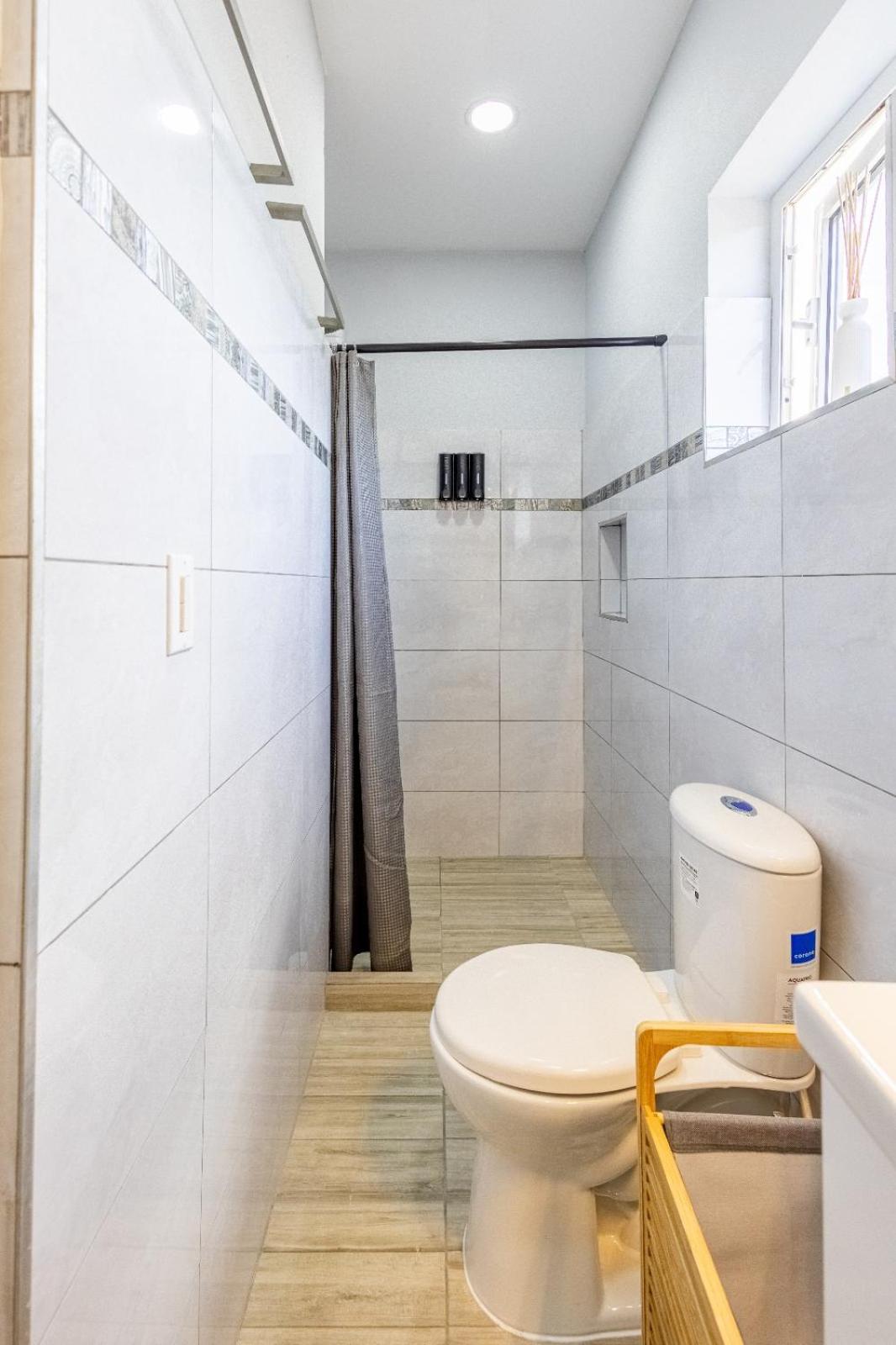Av Curacao - Centrally Located Spacious Apartment