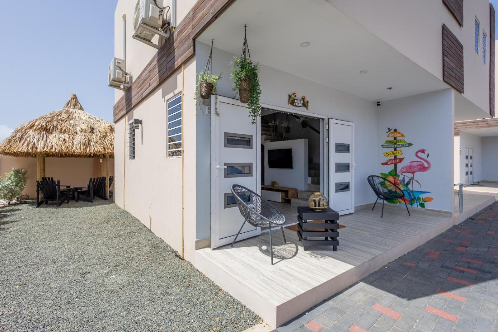 Av Curacao - Centrally Located Spacious Apartment