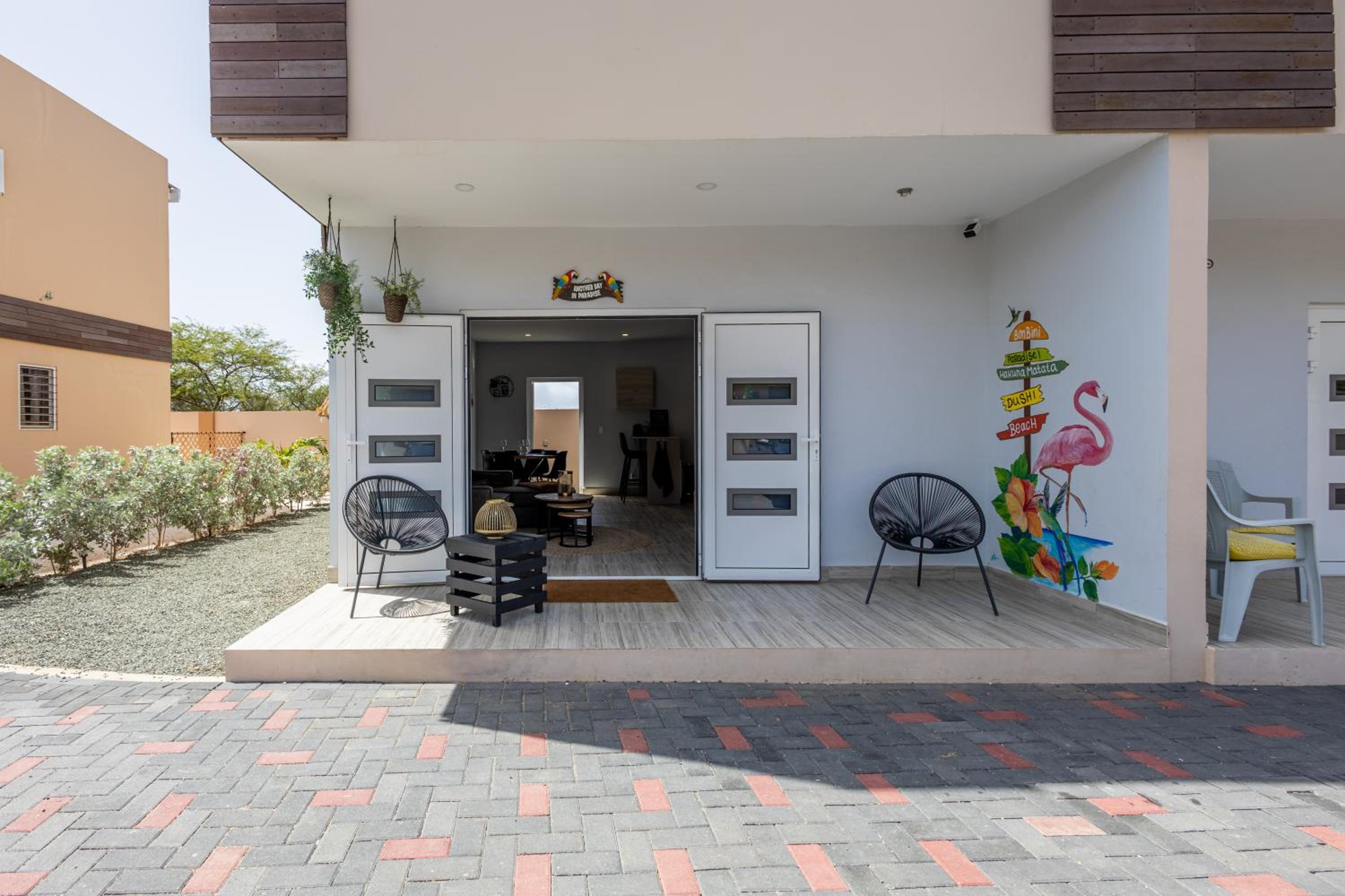 Av Curacao - Centrally Located Spacious Apartment