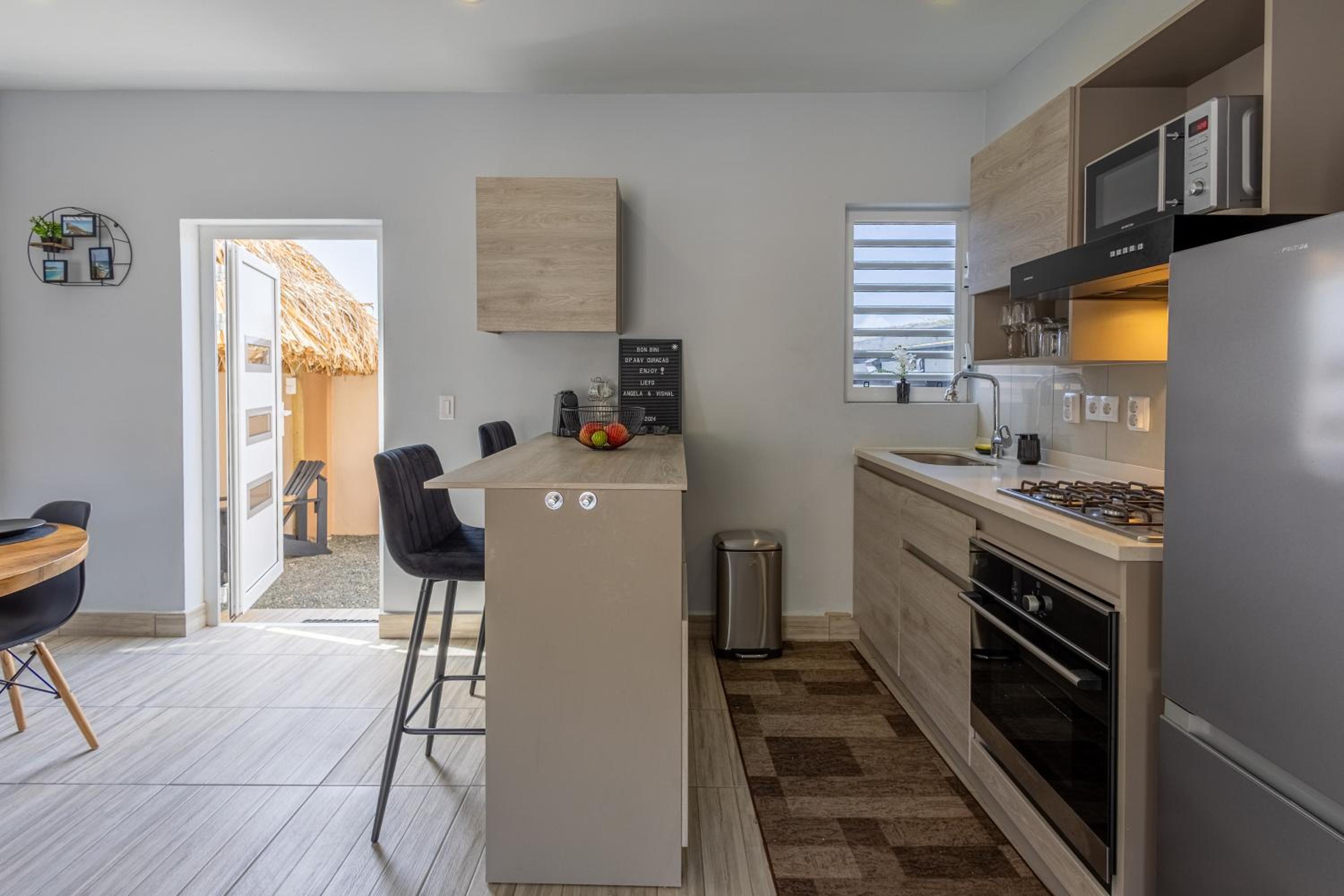 Av Curacao - Centrally Located Spacious Apartment