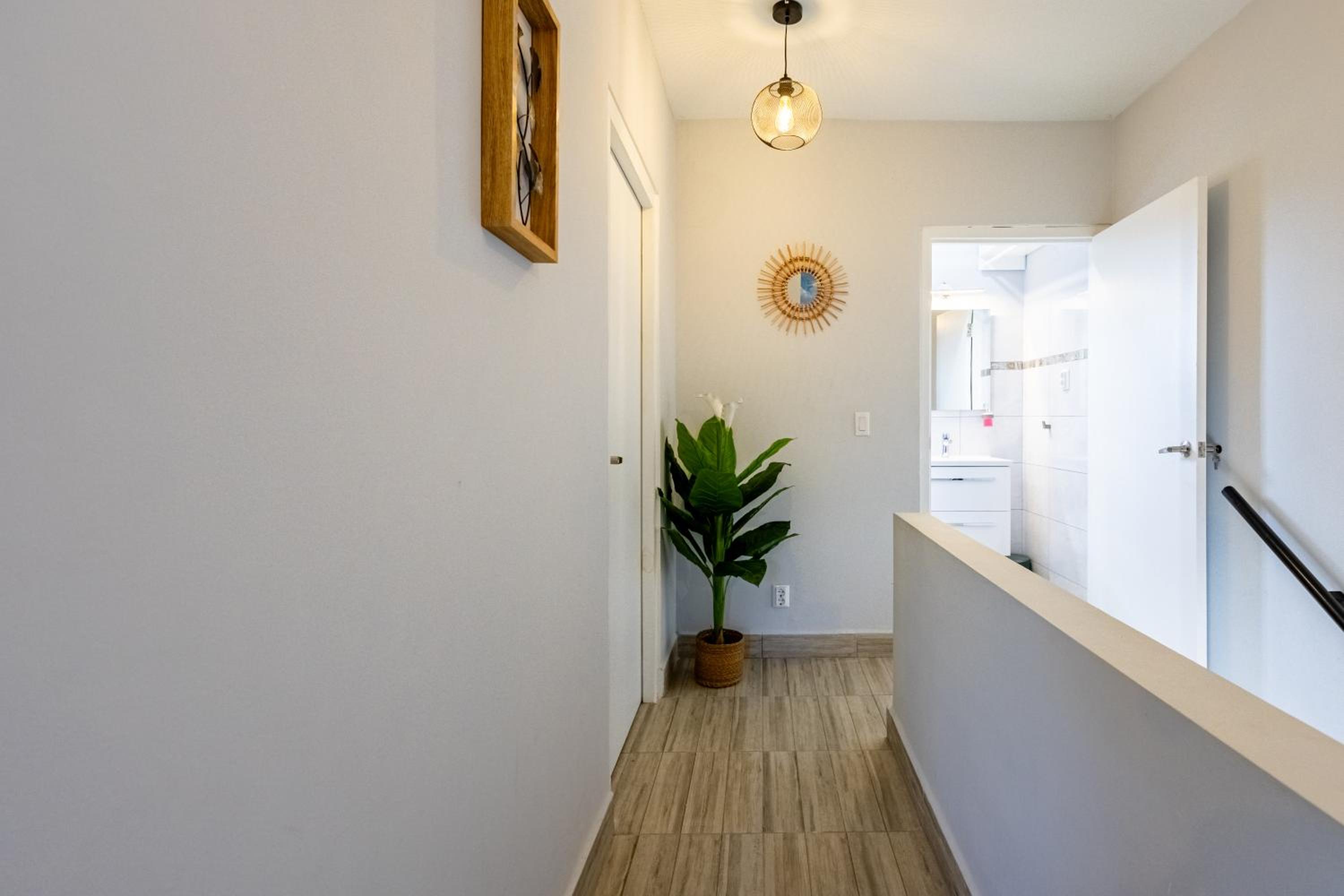 Av Curacao - Centrally Located Spacious Apartment