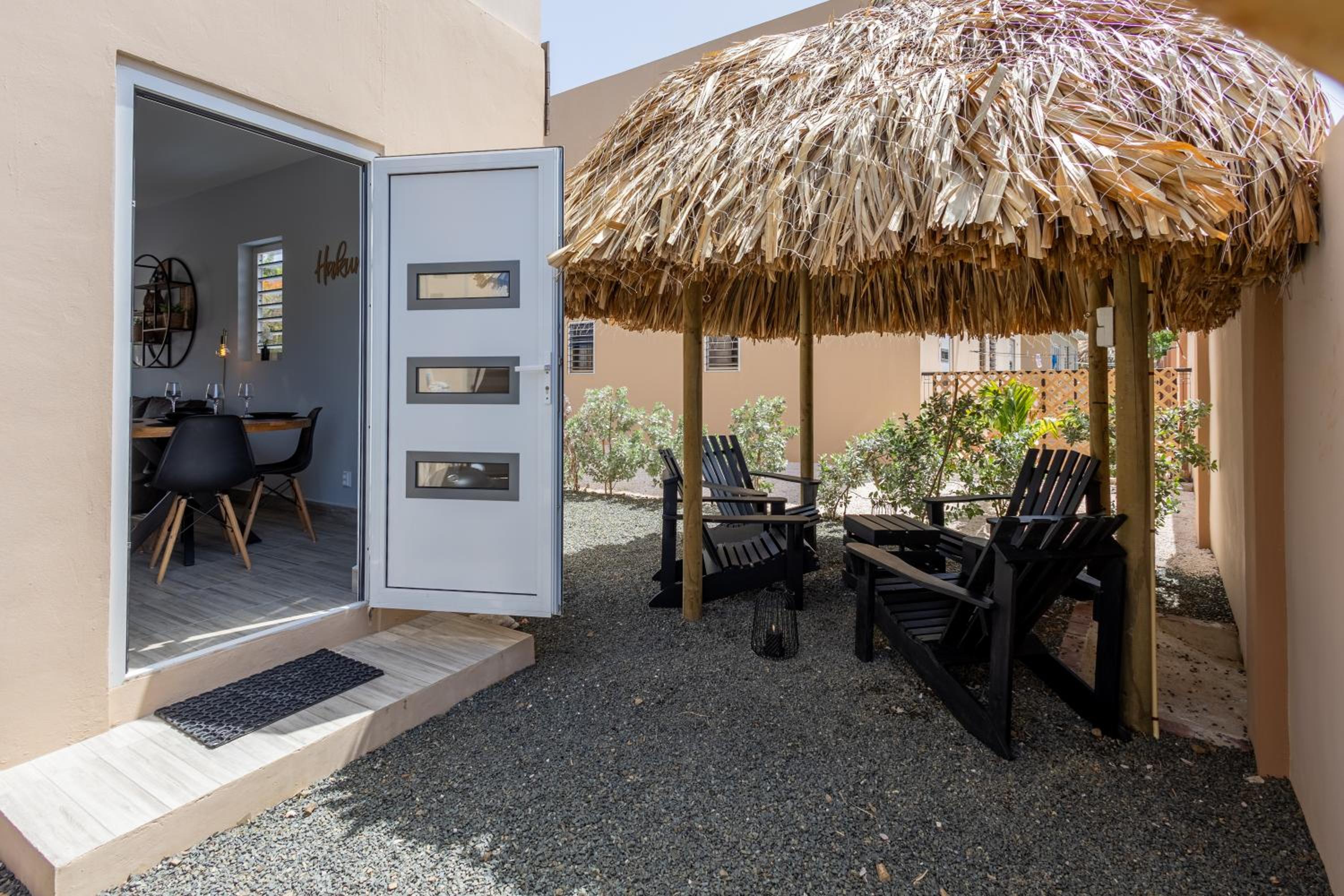 Av Curacao - Centrally Located Spacious Apartment