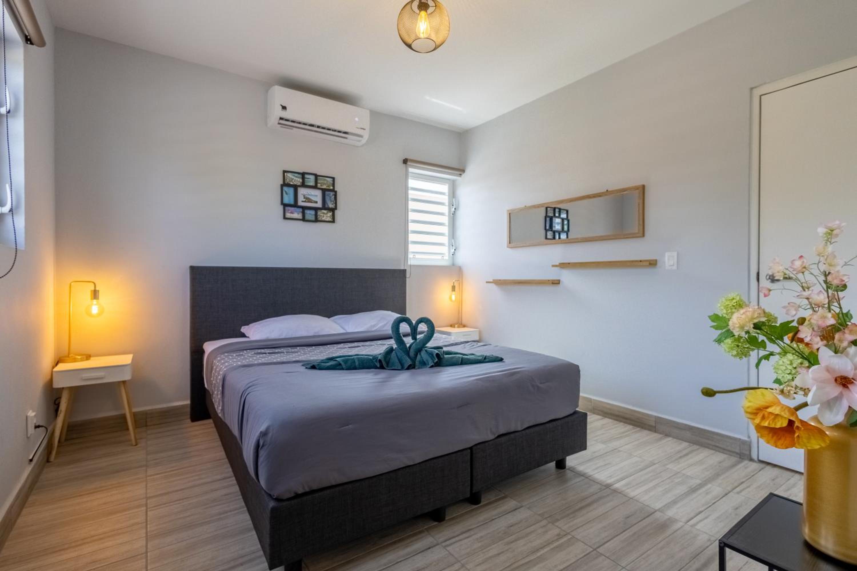 Av Curacao - Centrally Located Spacious Apartment