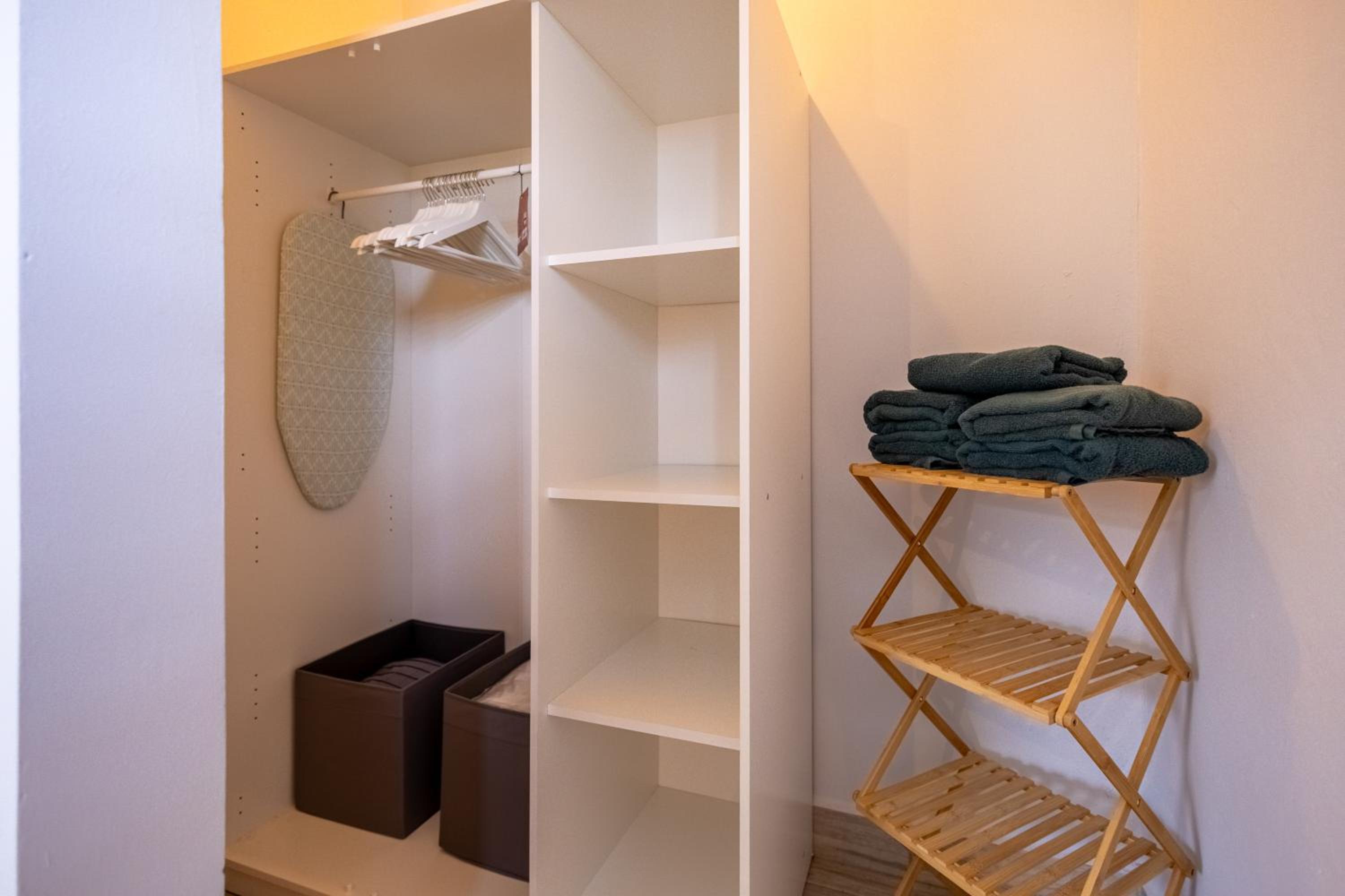 Av Curacao - Centrally Located Spacious Apartment