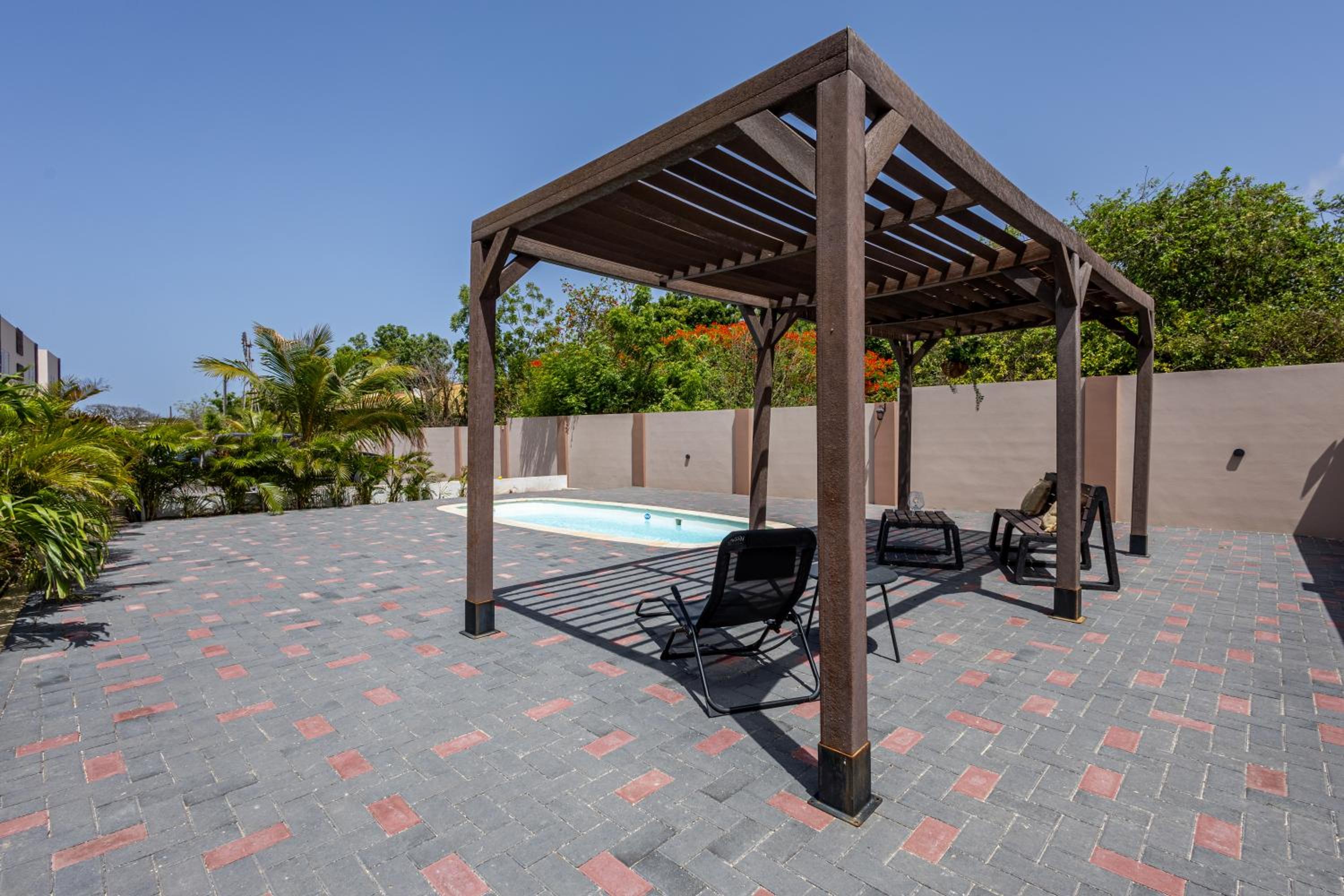 Av Curacao - Centrally Located Spacious Apartment