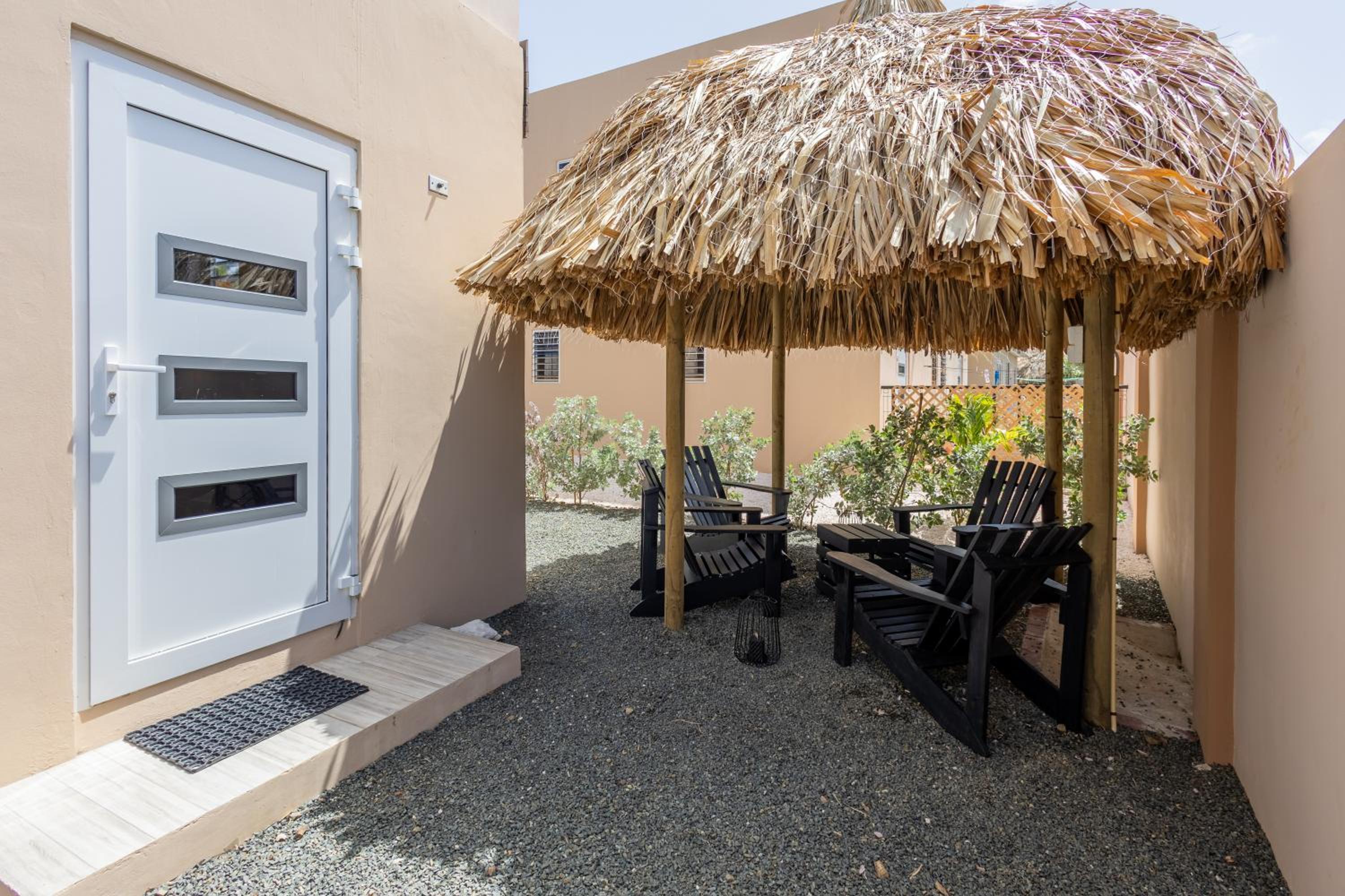 Av Curacao - Centrally Located Spacious Apartment