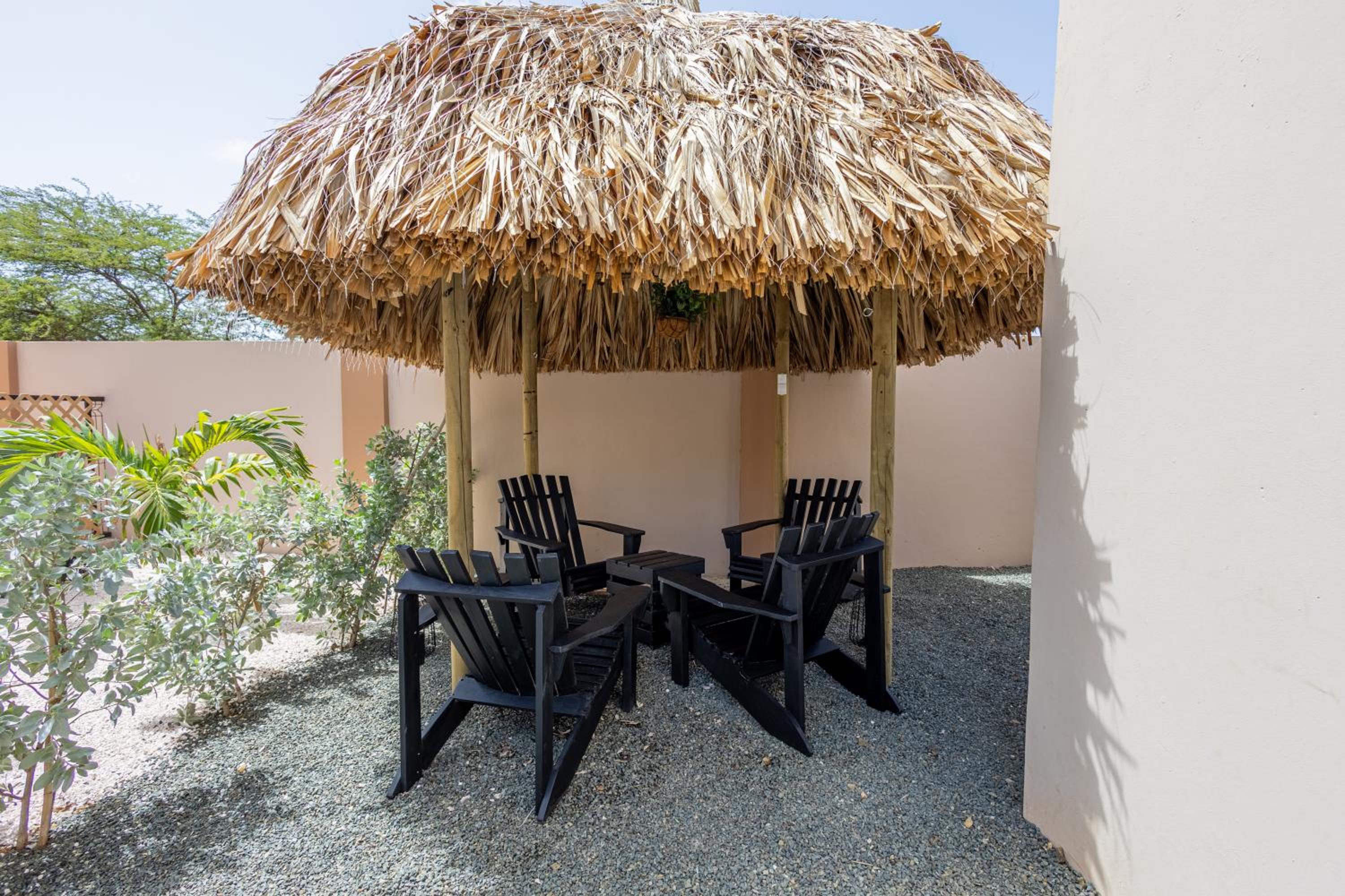 Av Curacao - Centrally Located Spacious Apartment