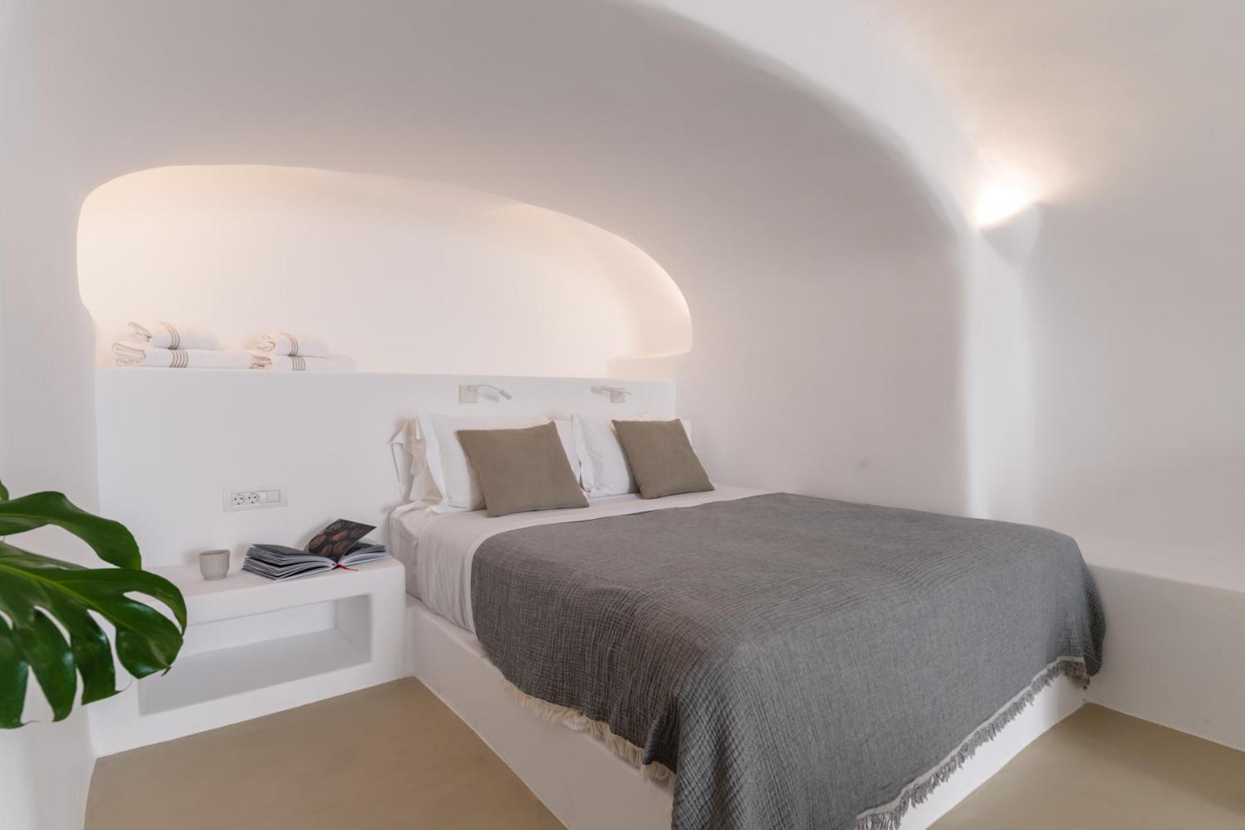 Santorini Wine Villa Downtown Fira photo 3