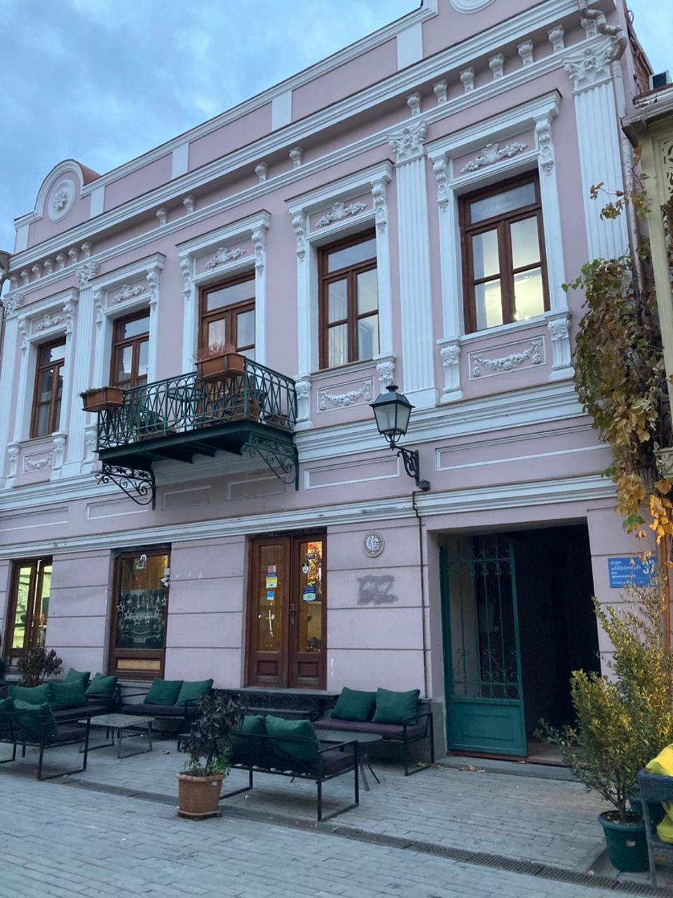 Breakfast included Cozy Apartment Central Location Tbilisi