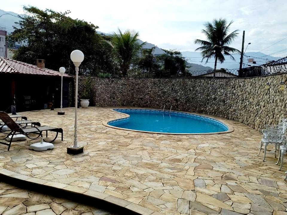 Apartamento com piscina, 300m da praia