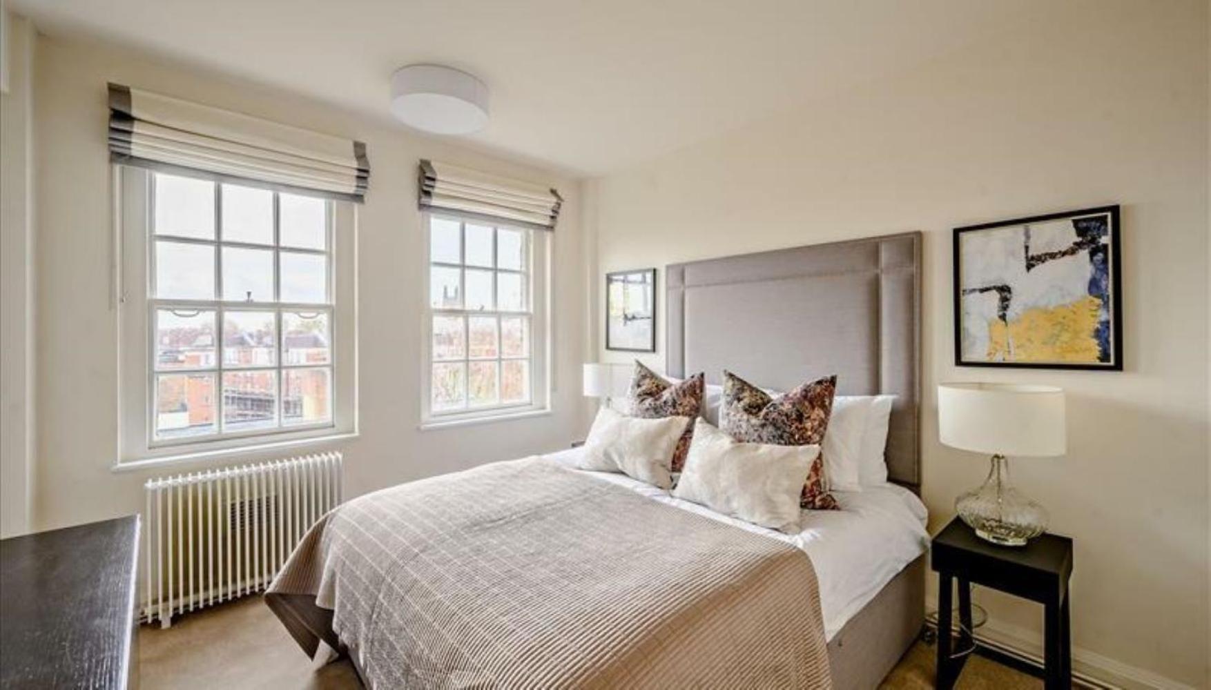 MAYFAIR Central Sleeps 6 People view 2