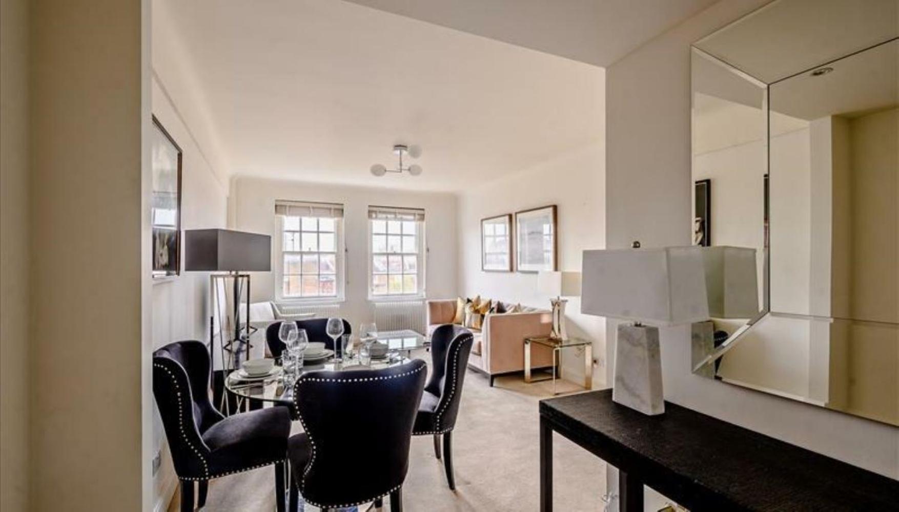 MAYFAIR Central Sleeps 6 People view 4