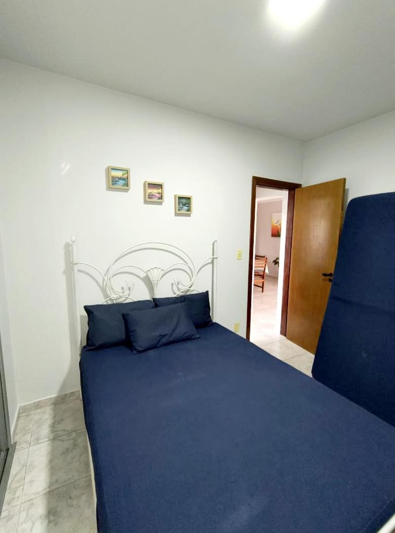 Apartamento com piscina, 300m da praia