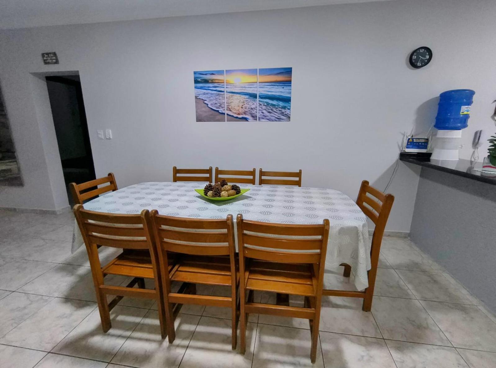 Apartamento com piscina, 300m da praia